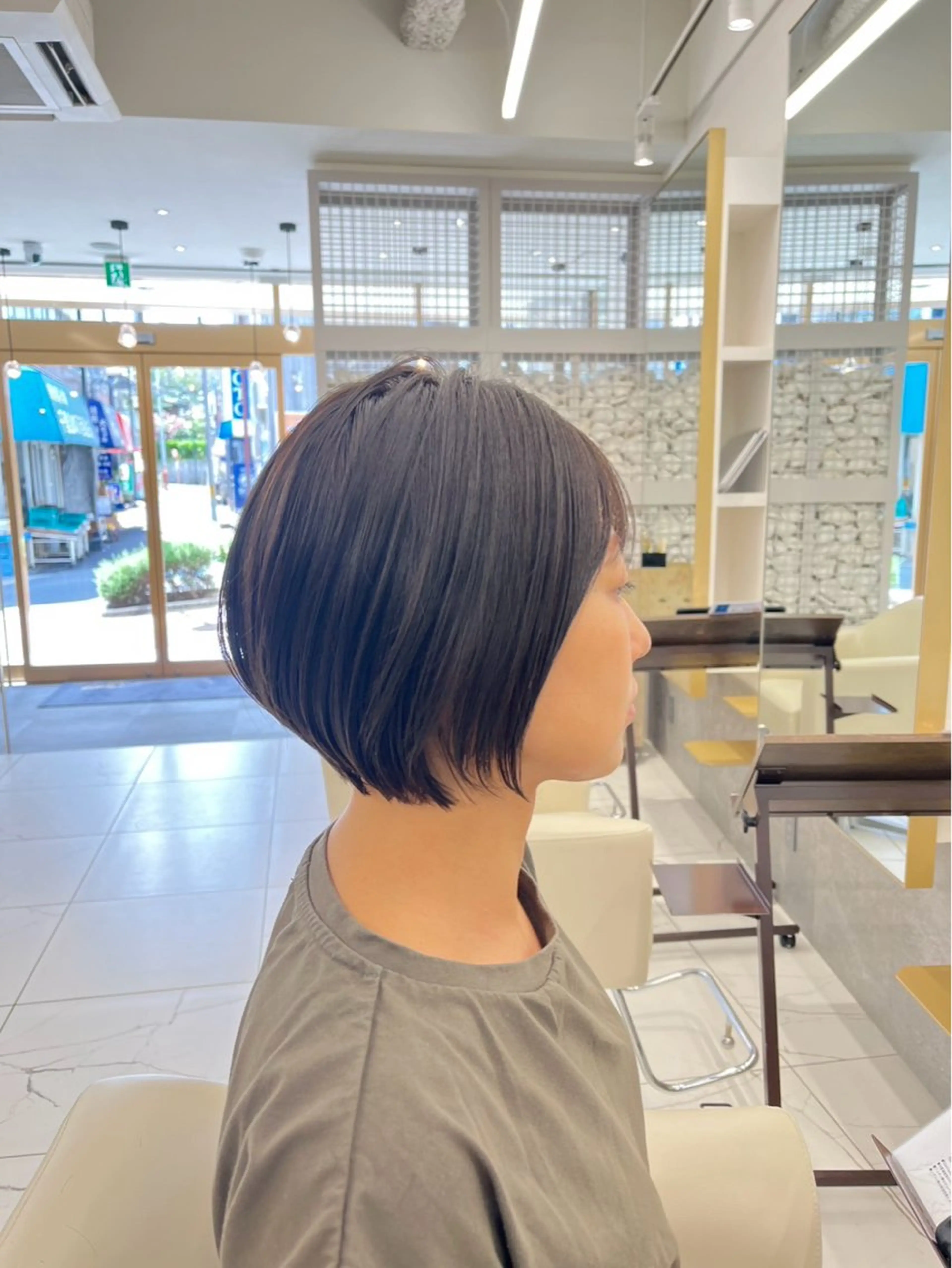 ショート 里見 愛梨のヘアスタイル