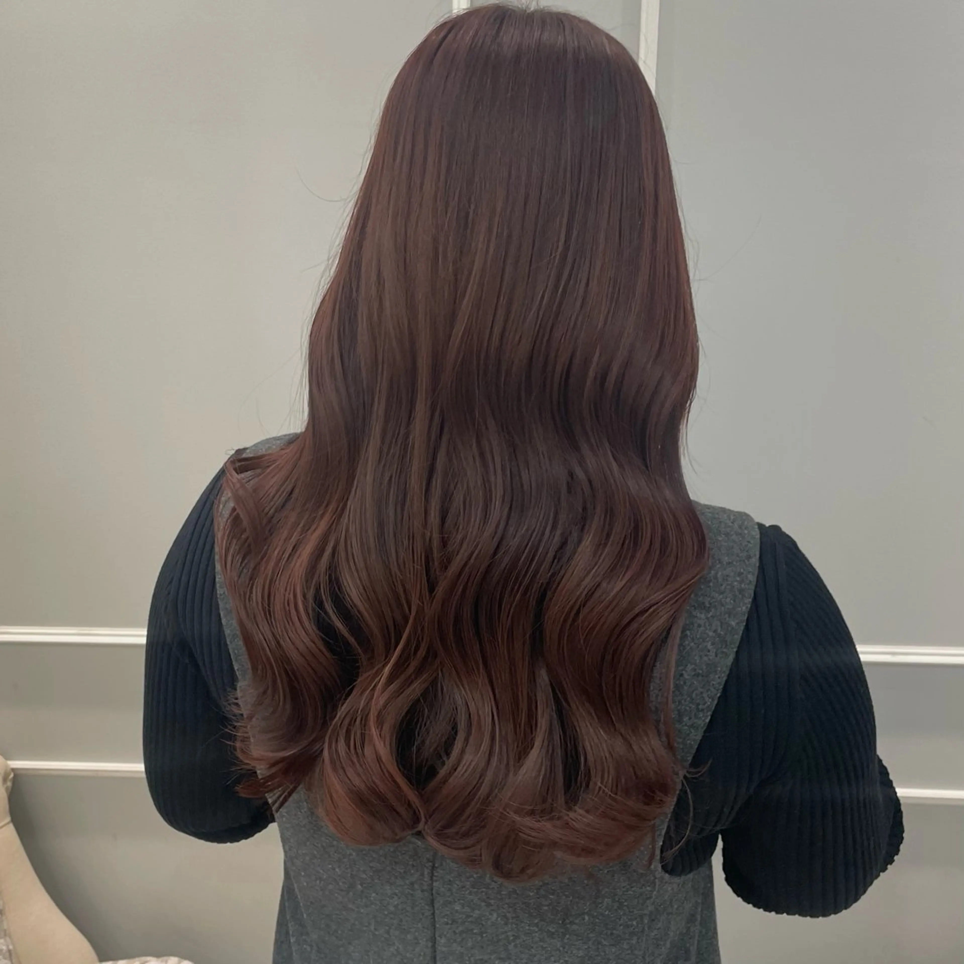 ロング レッドブラウン 🩶赤み消しカラー 🐈‍⬛荻野美思🐾のヘアスタイル