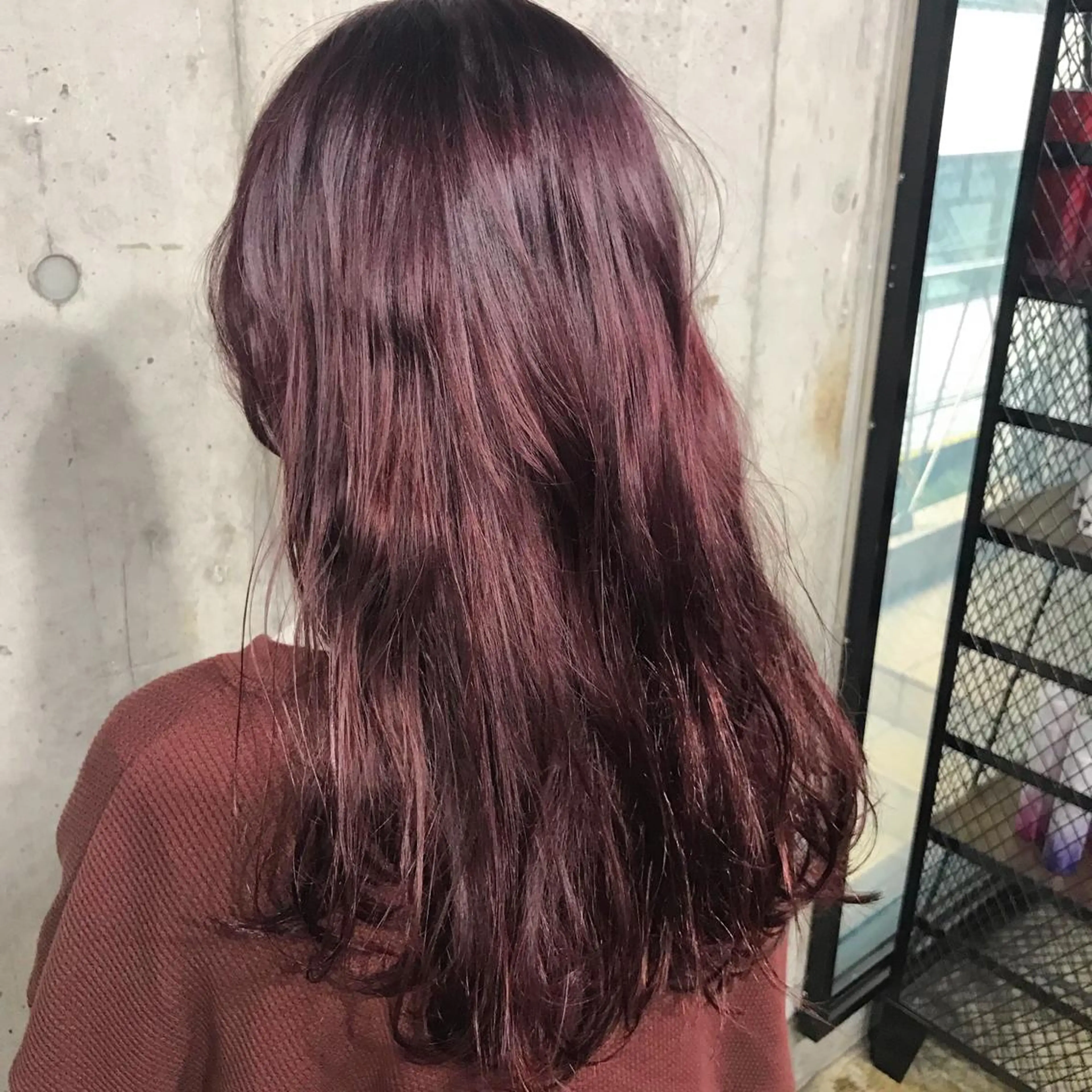 ミディアム カラー パーマ ヘアアレンジ キッズ ネイル マツエク・マツパ ボルドーカラー ボルドー サロンドミルク 原宿のヘアスタイル