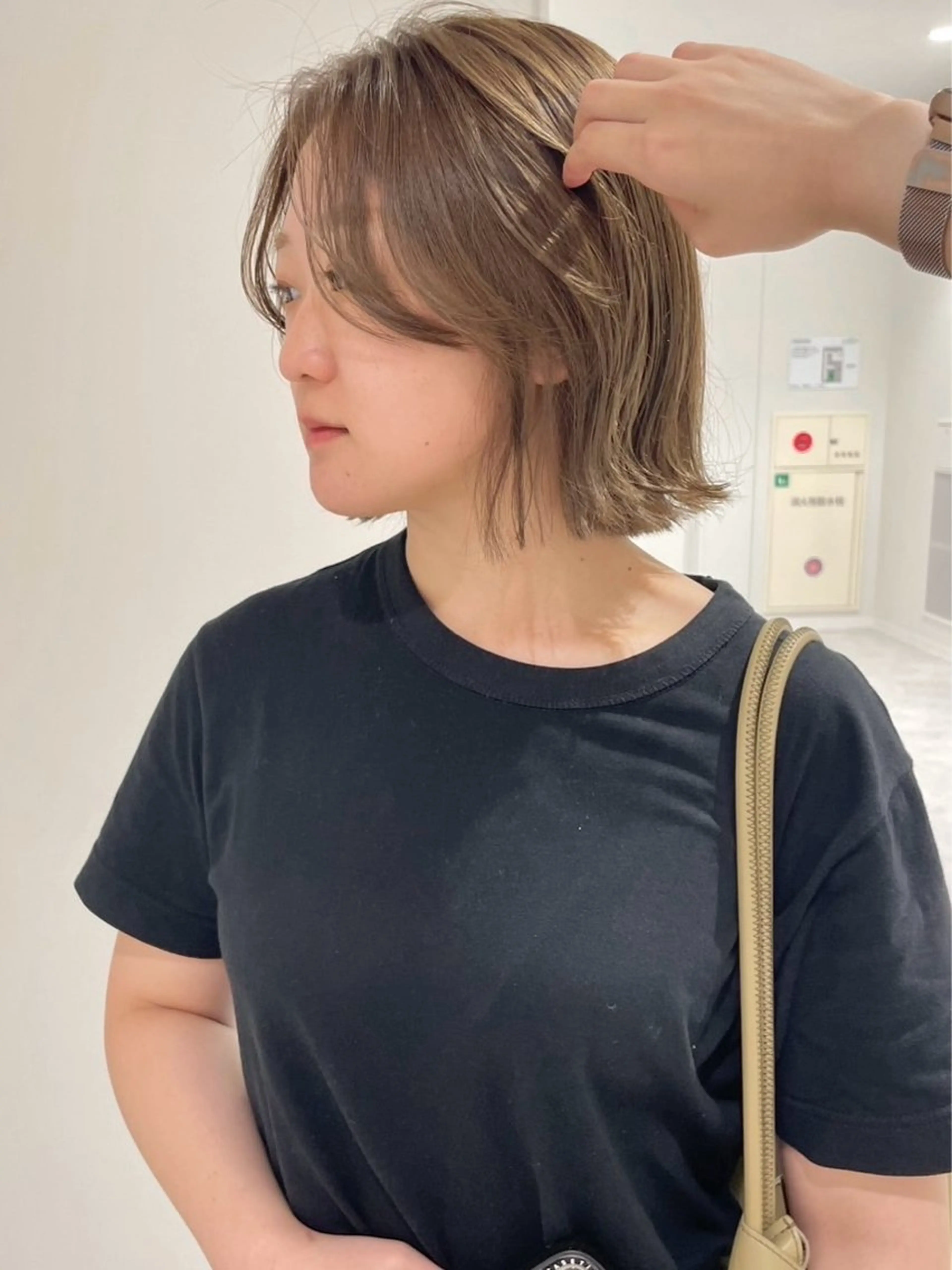 ミディアム カラー アッシュ ベージュカラー ボブ カット ヘアカラー ベージュ/アレンジ /横浜/杉本千夏のヘアスタイル