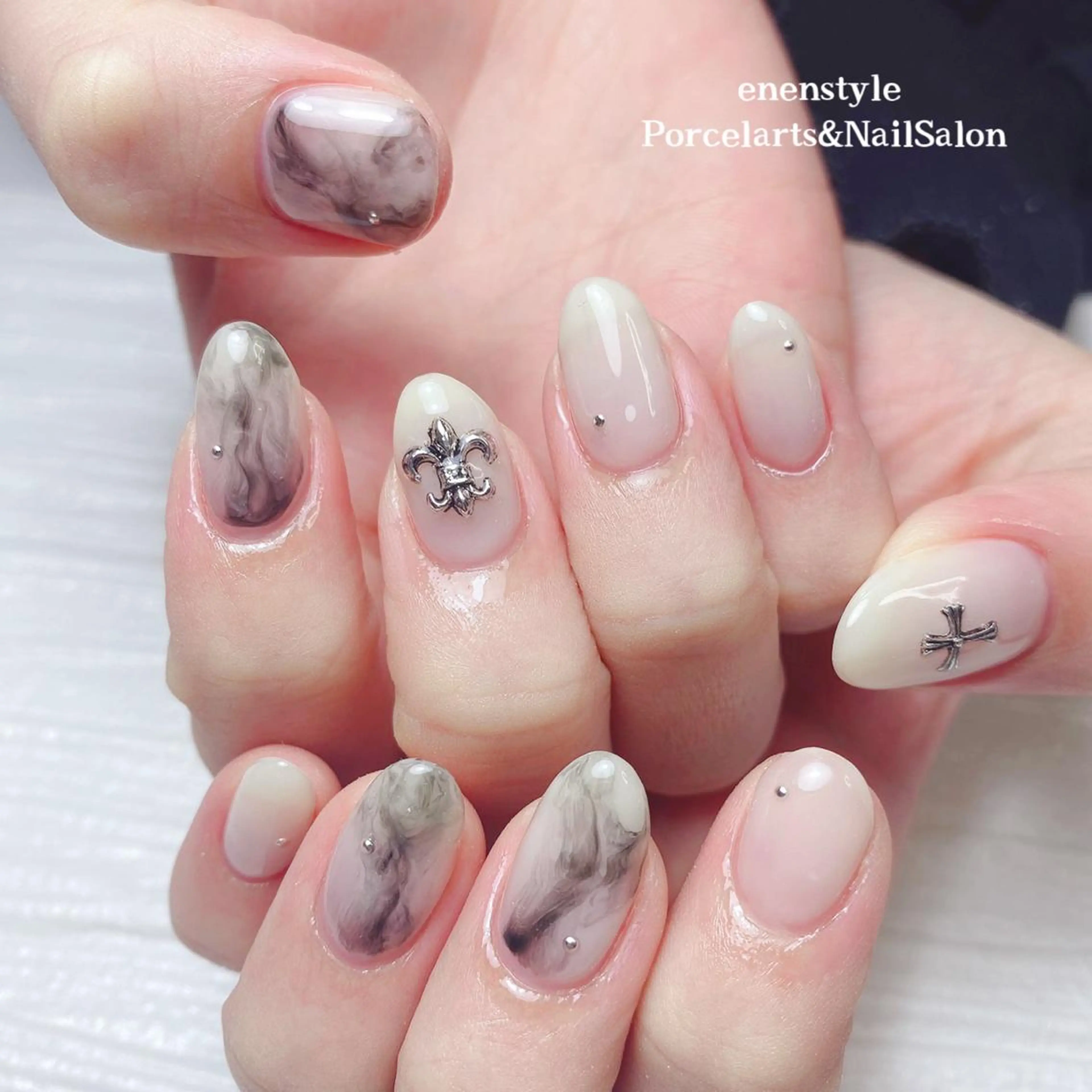 ミディアム ネイル 👑enen style👑のネイルデザイン