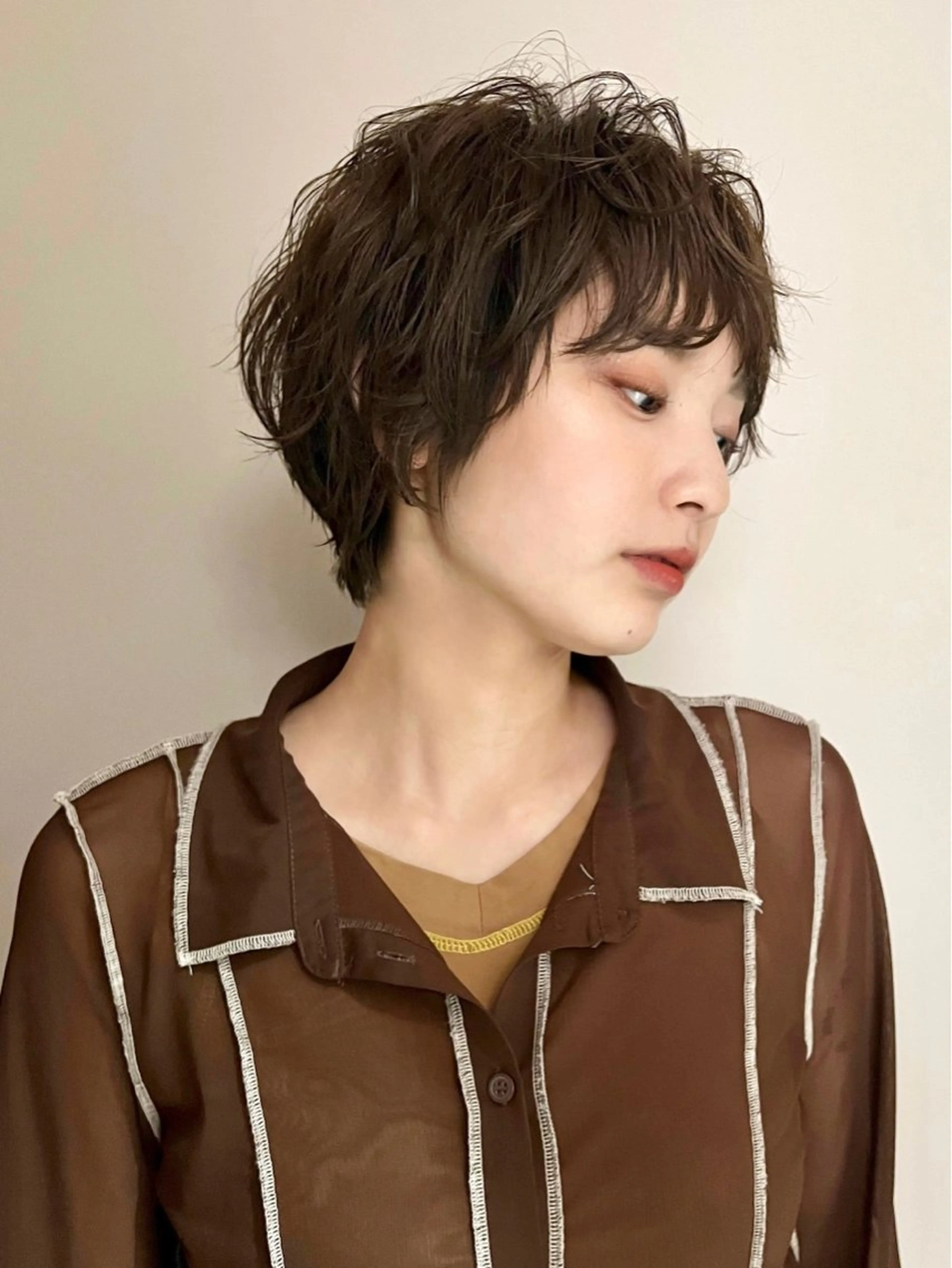 ショート カラー パーマ ベージュカラー ブリーチ ブリーチなしカラー オリーブベージュ ショートヘア SATSUKI サツキのヘアスタイル