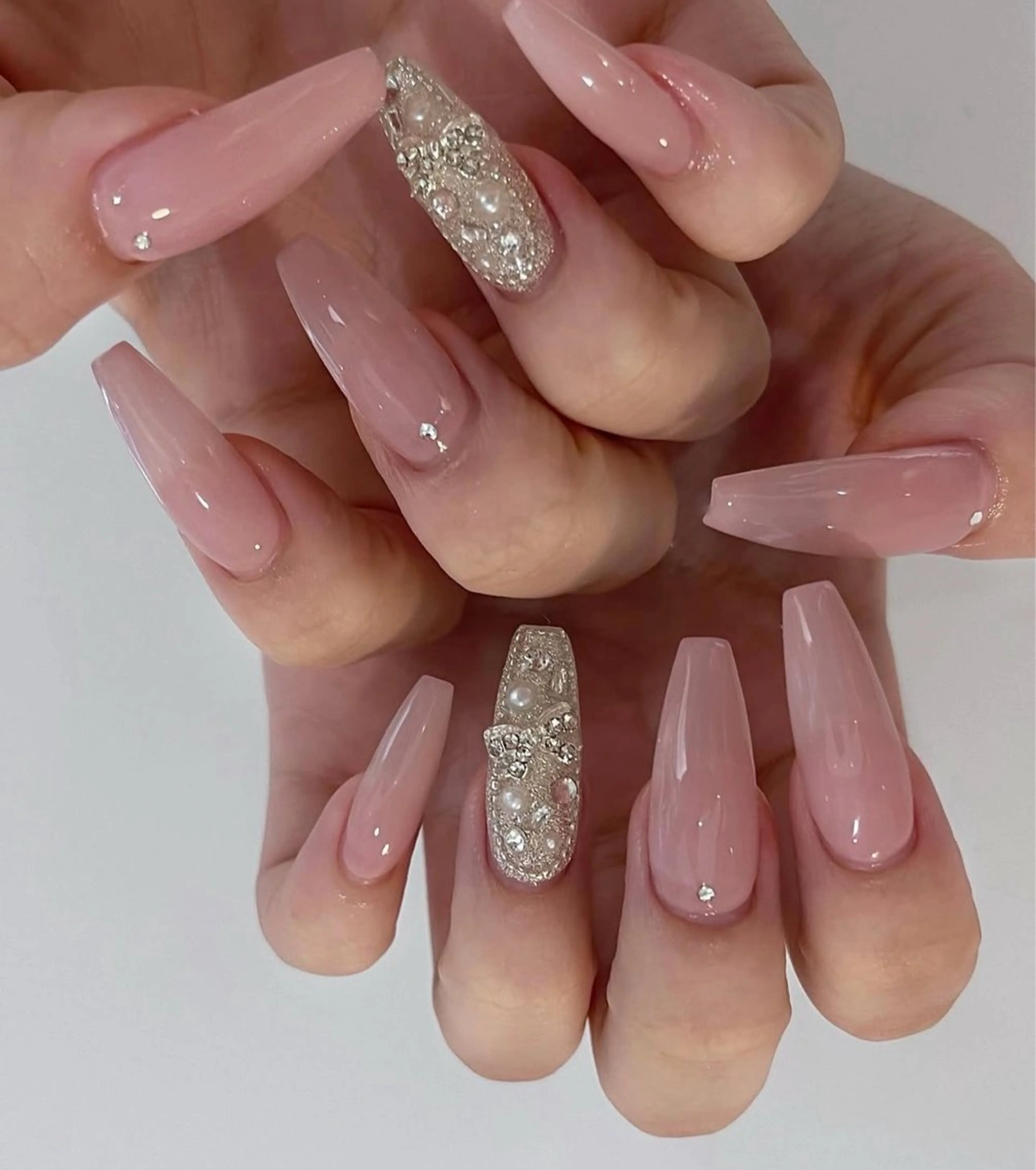 ネイル グラデーション キラキラネイル ワンカラーネイル 冬ネイル Jenn Nail Salonのネイルデザイン