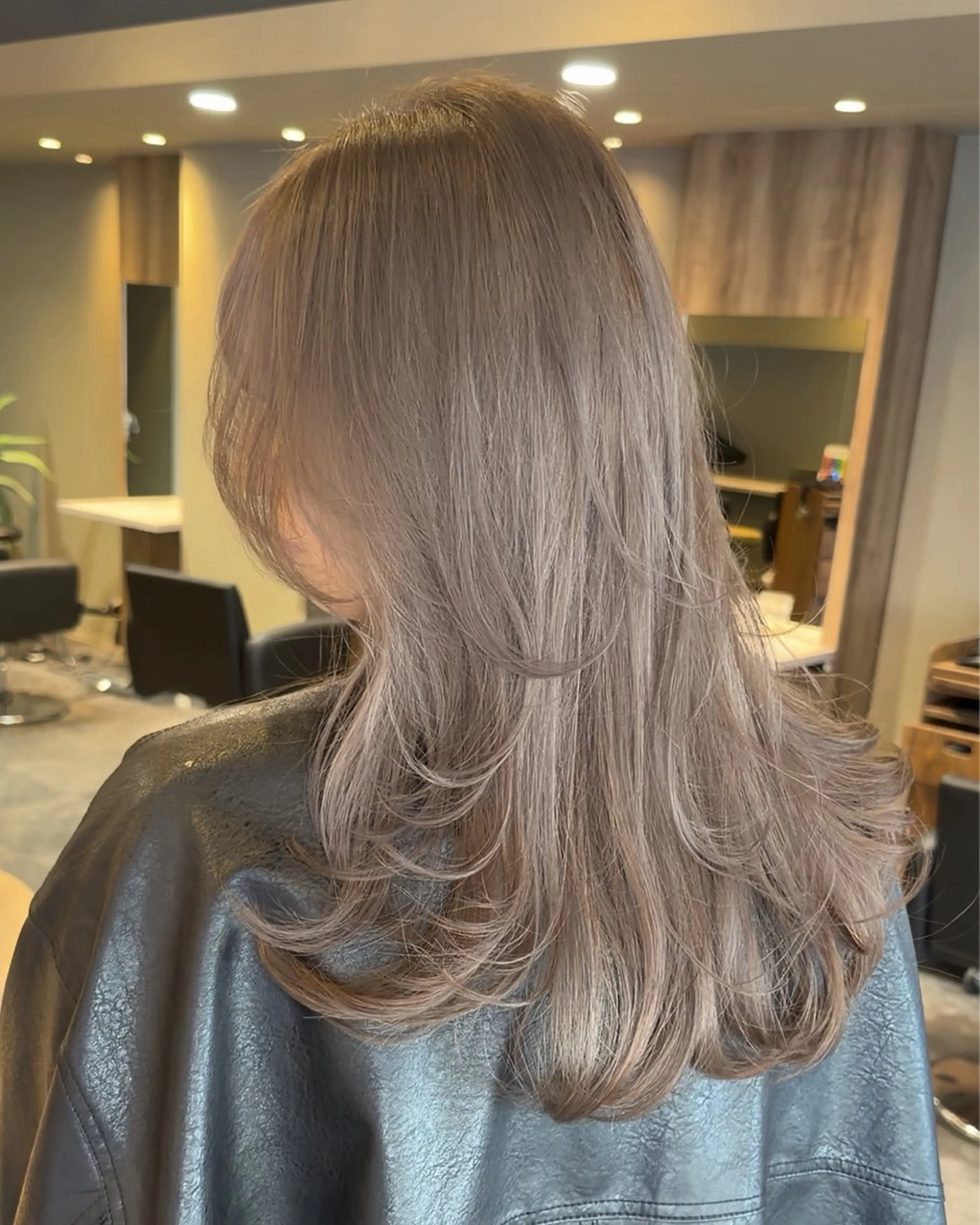 ロング カラー ベージュカラー ブリーチ ミルクティーベージュ ヘアカラー 🇺🇸海外デザイン iCON TOKYOのヘアスタイル