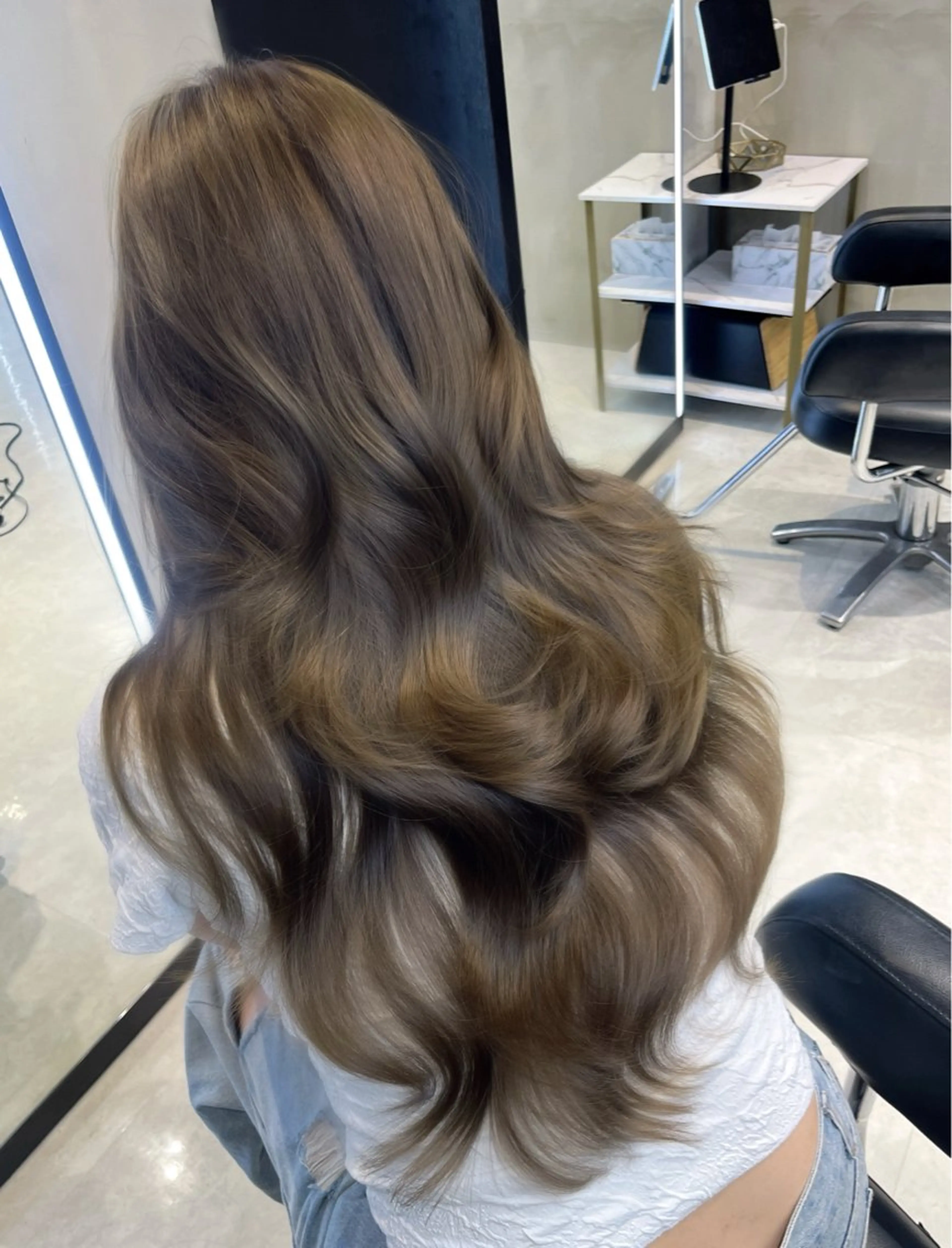 ロング カラー ヘアカラー トリートメント にこ🐻‍❄️🫧 透明感カラー🤍のヘアスタイル