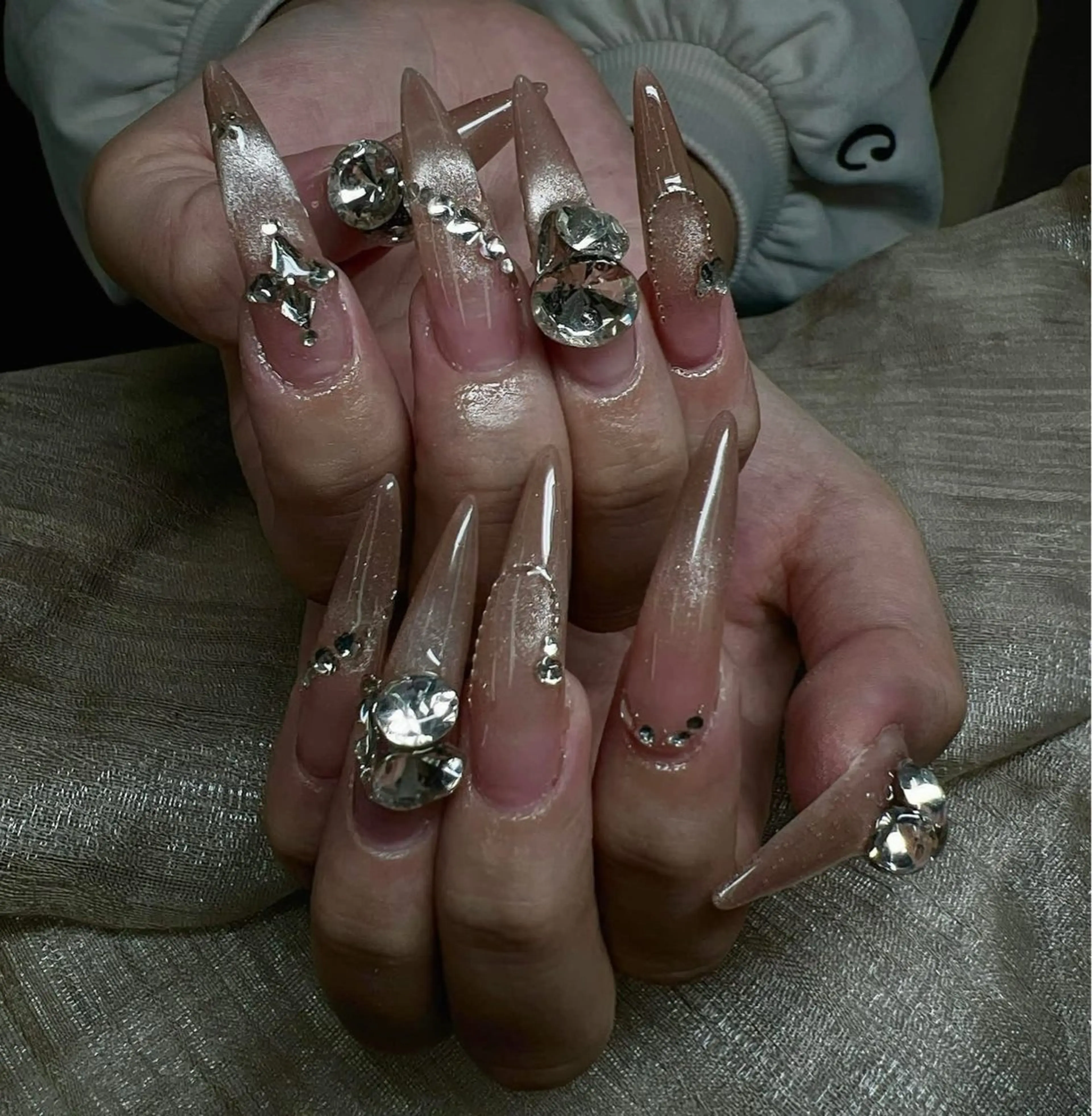 ネイル アートネイル オーロラネイル チークネイル 長さ出し フットネイル ハンドネイル フットネイル ハンドケア Noiranail_ studio川越西口のネイルデザイン