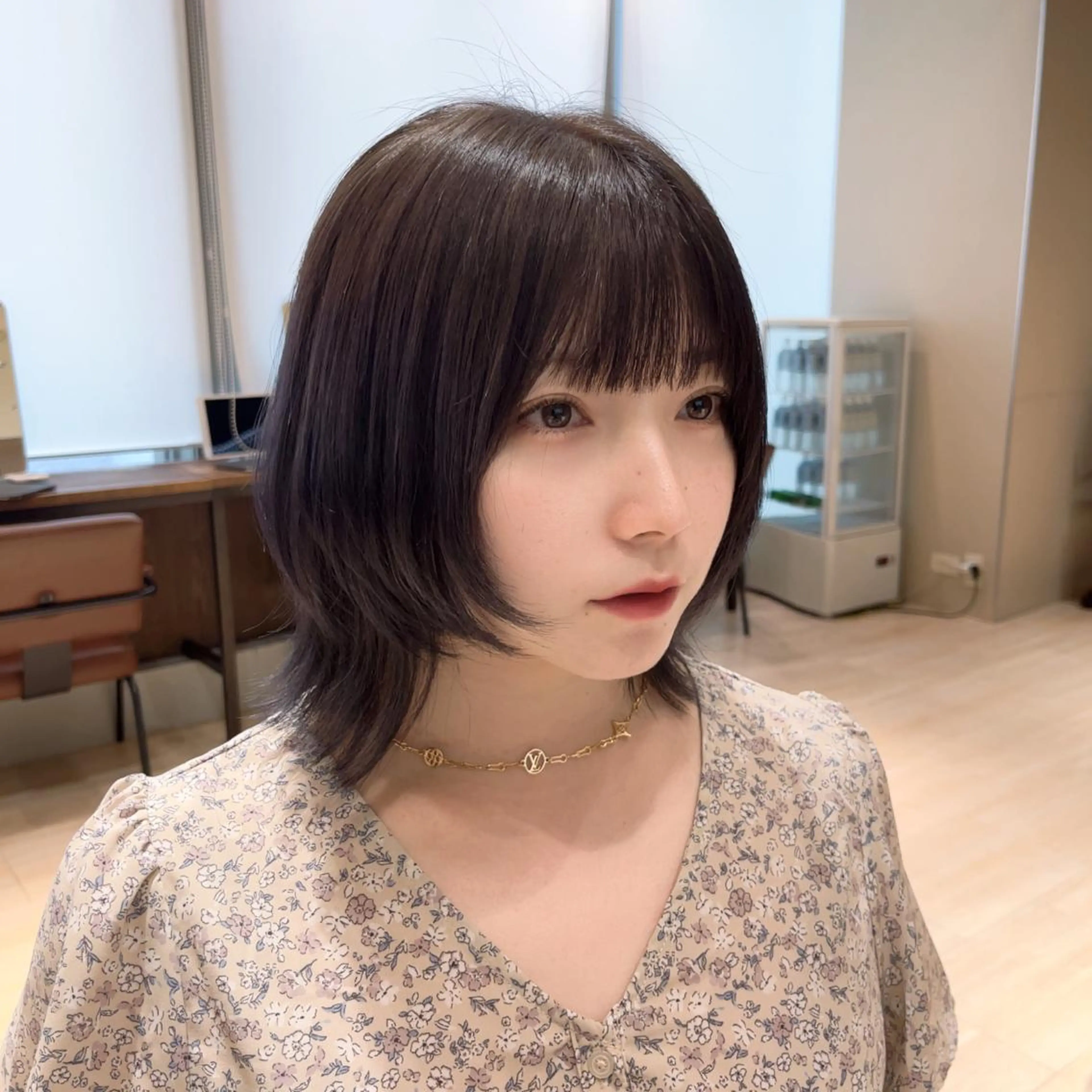 ミディアム カラー 赤羽今日子/レイヤー /盛れる顔まわりのヘアスタイル