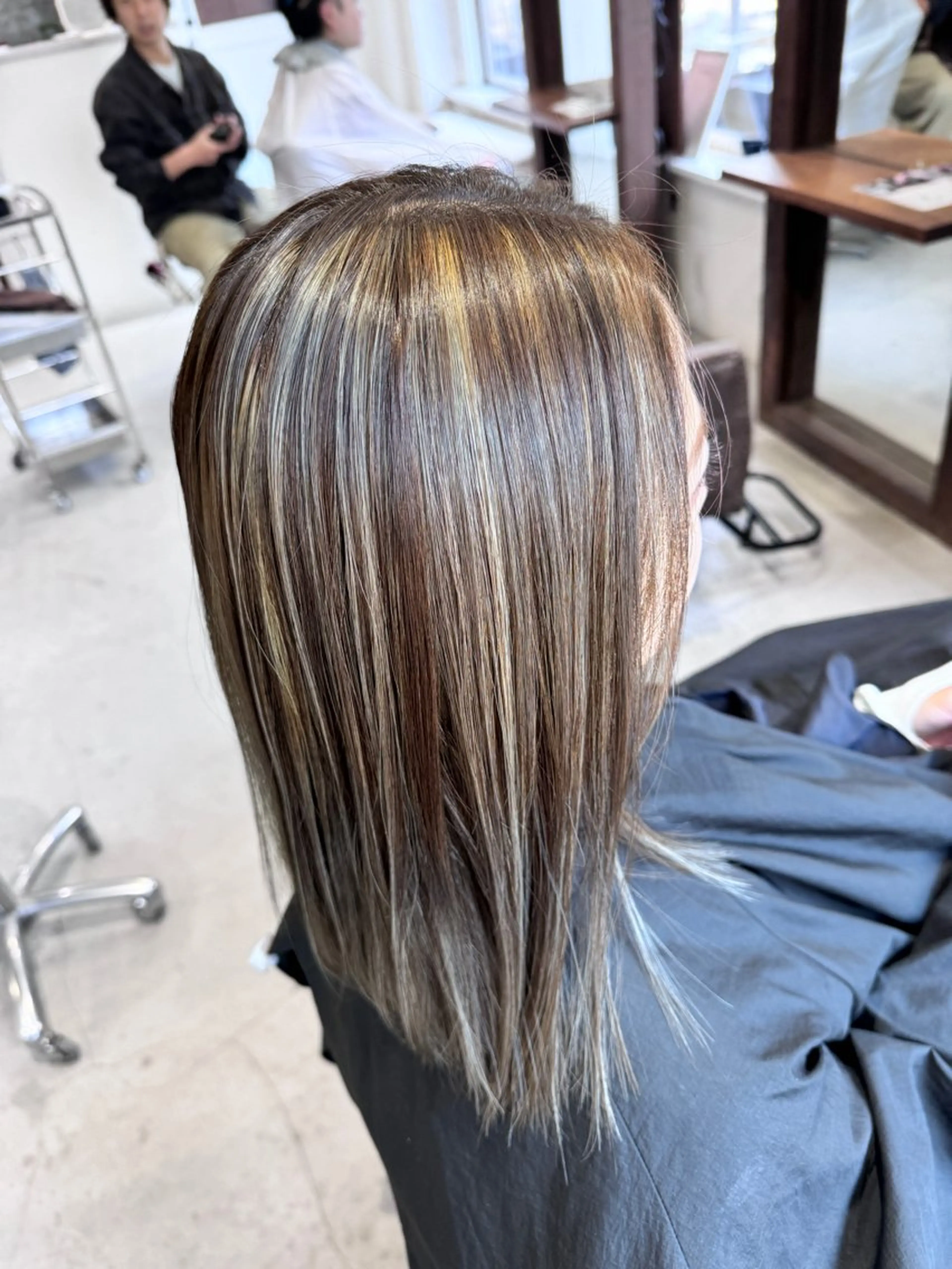 ミディアム ハイライト Rita hair所属・神谷 亜結美のヘアスタイル