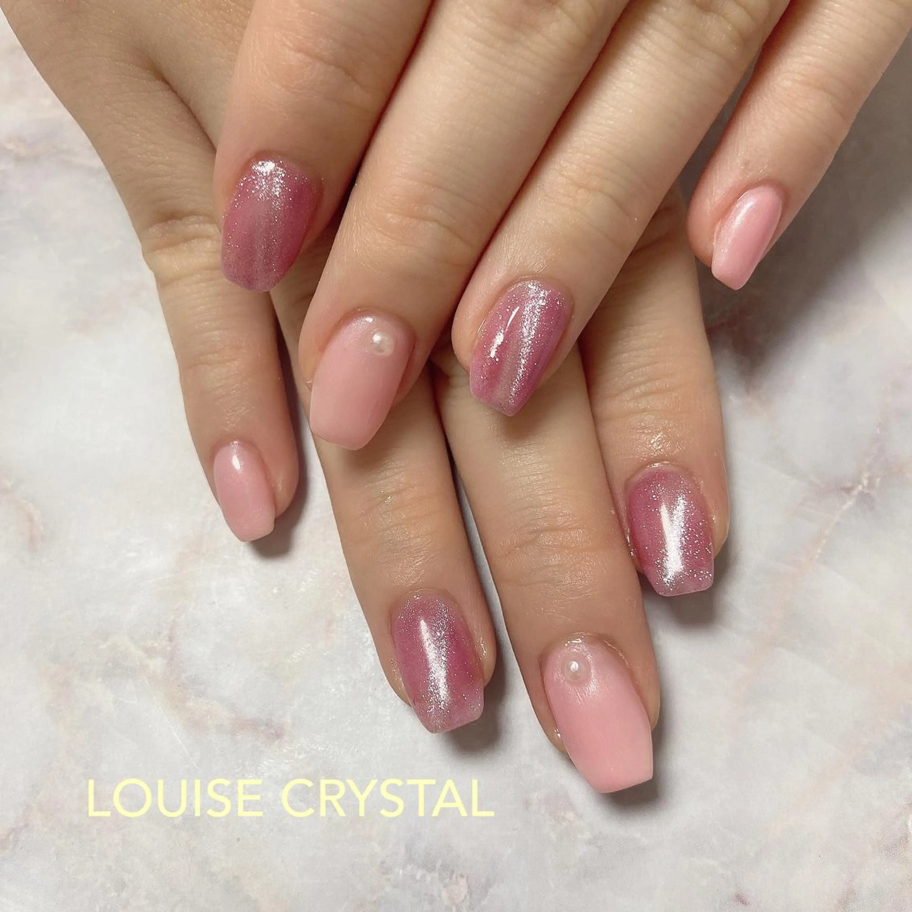ネイル シンプルネイル LOUISE CRYSTALのネイルデザイン