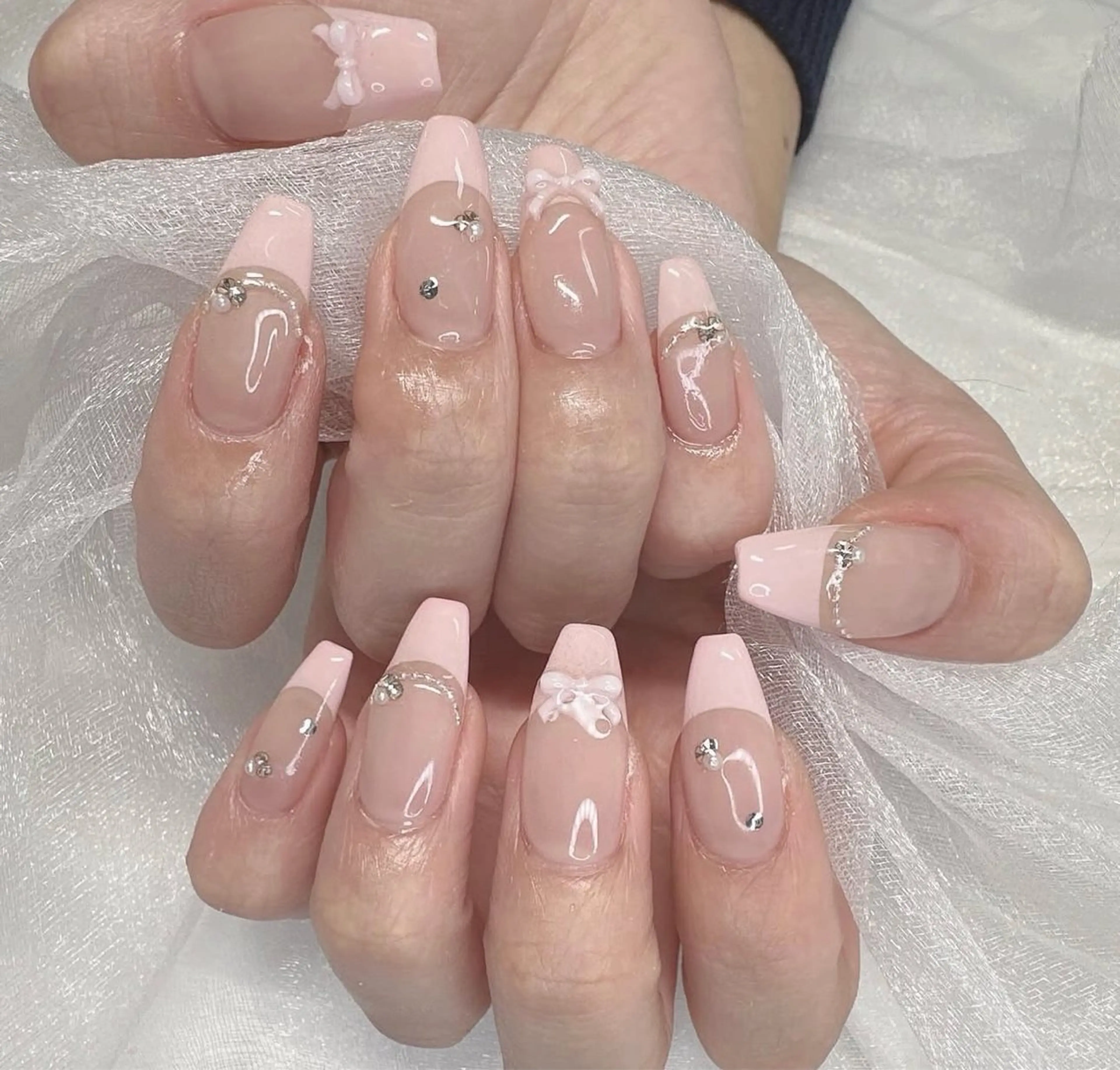 ネイル グラデーション キラキラネイル ワンカラーネイル 冬ネイル Jenn Nail Salonのネイルデザイン