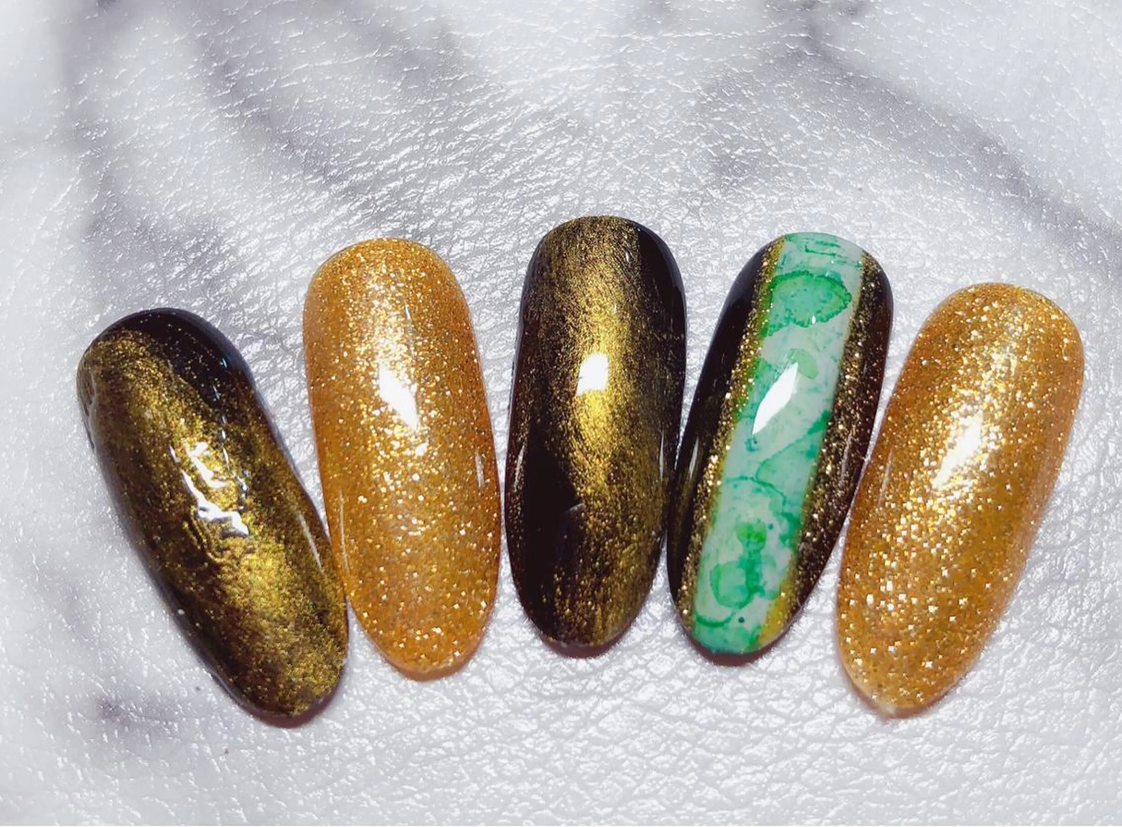 ネイル ハンドネイル マジックミラー所属・マジック ミラーのネイルデザイン