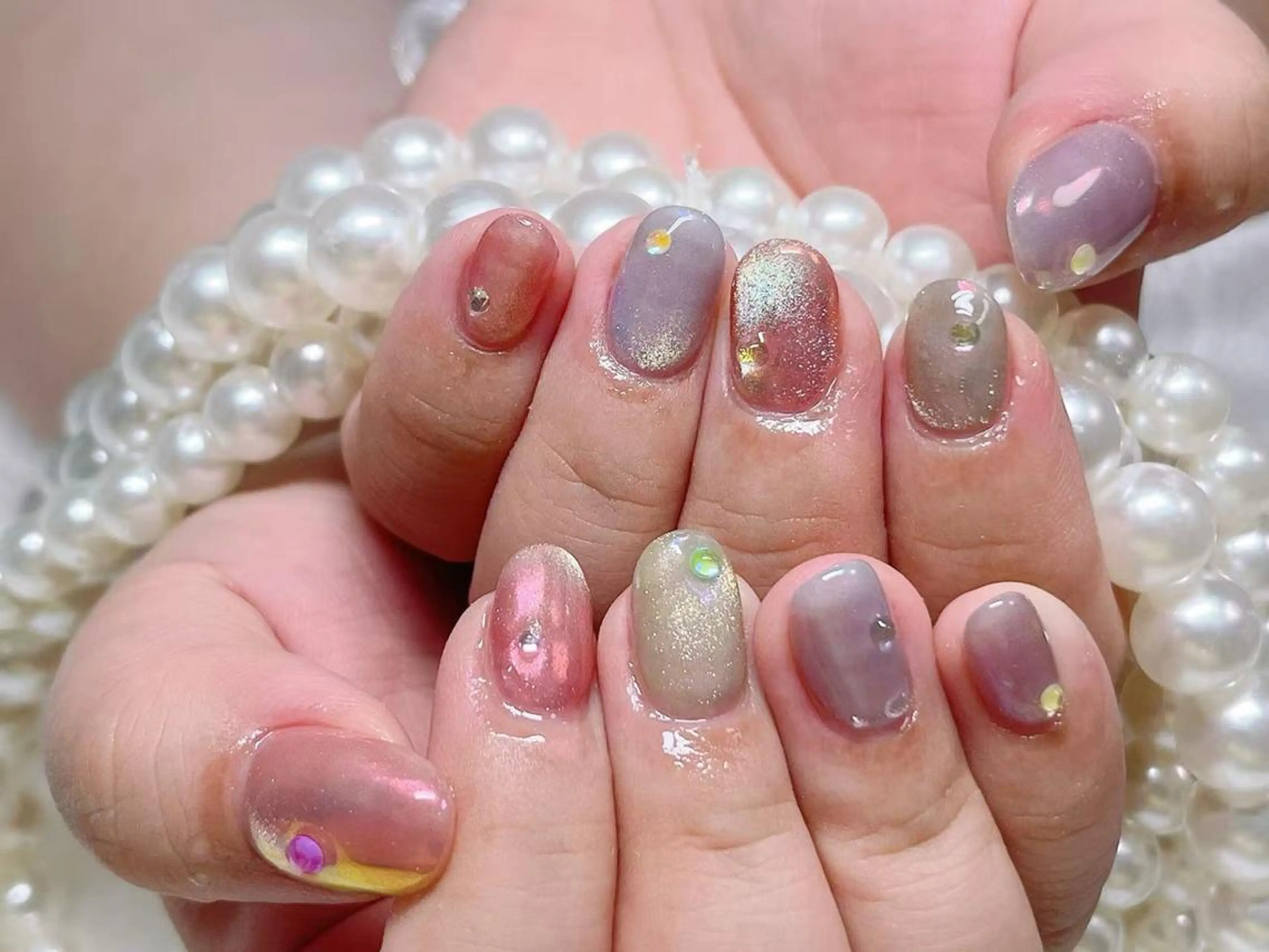 ネイル オーロラネイル 長さ出し フレンチネイル ガーリー キラキラネイル ハンドネイル Ru na🍳のネイルデザイン