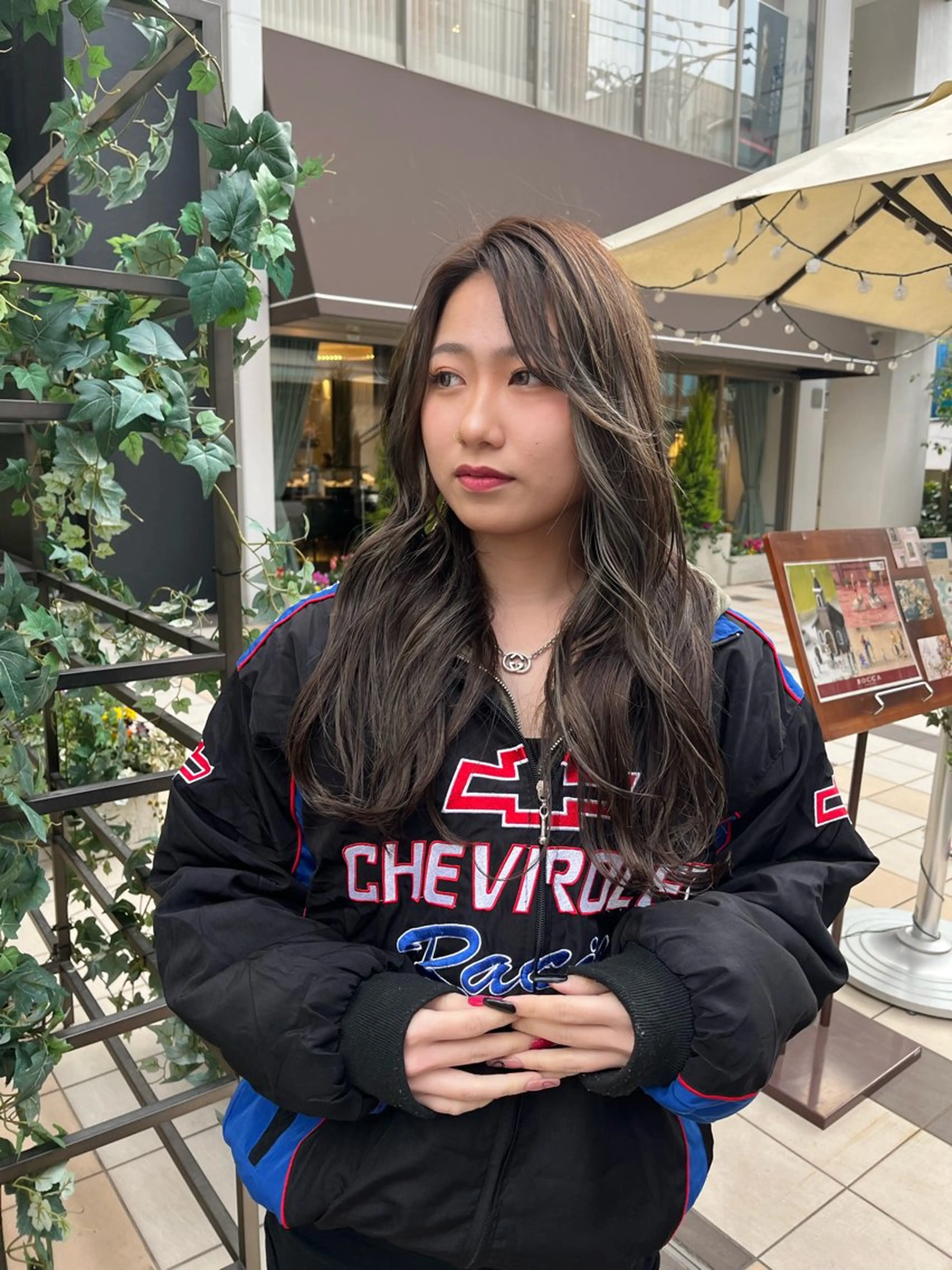 カット+全頭ブリーチハイライト+カラーの写真