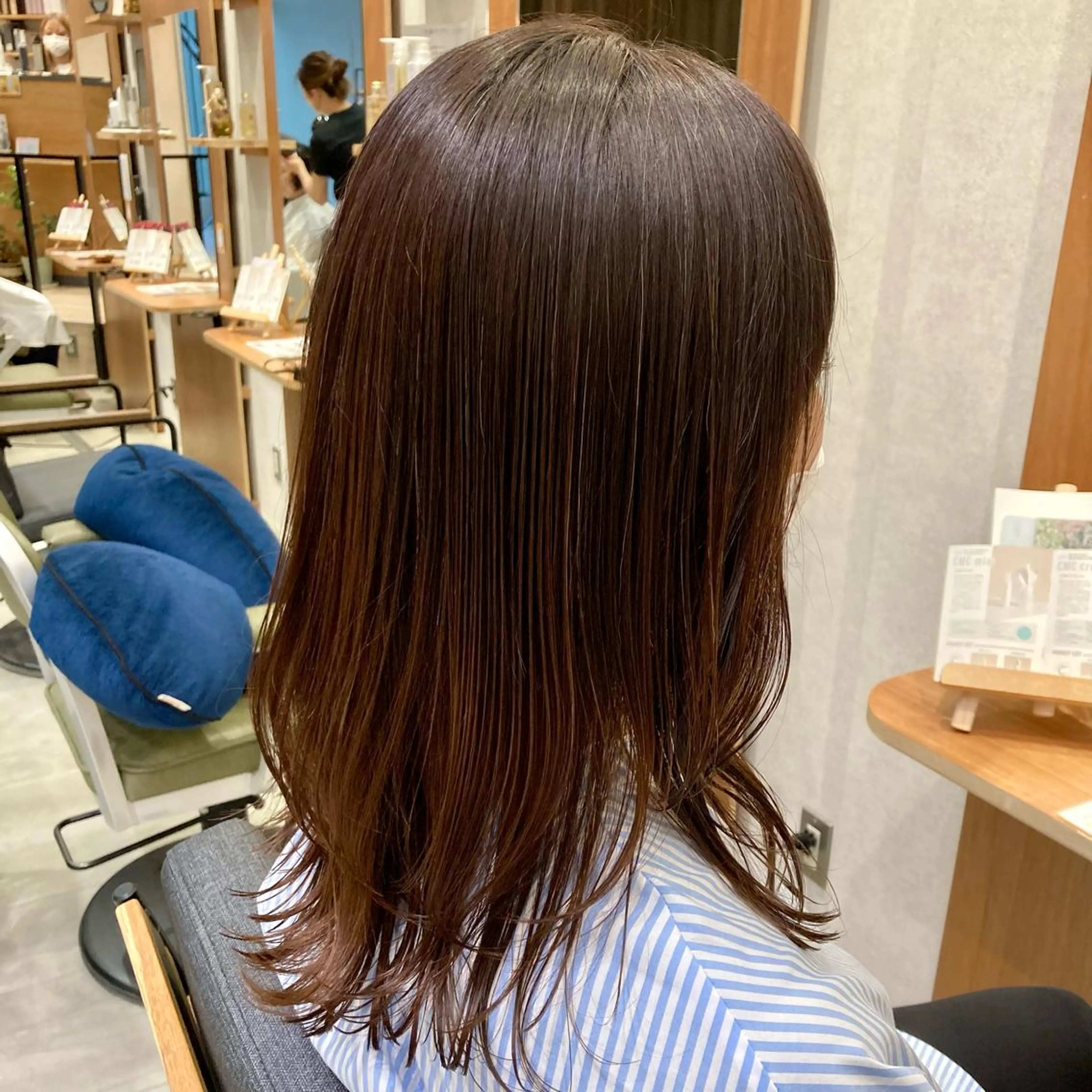 セミロング レイヤーカット 砂川朱音⌇鶴見区横堤 ⌇抜け感ヘア⌇韓国風のヘアスタイル