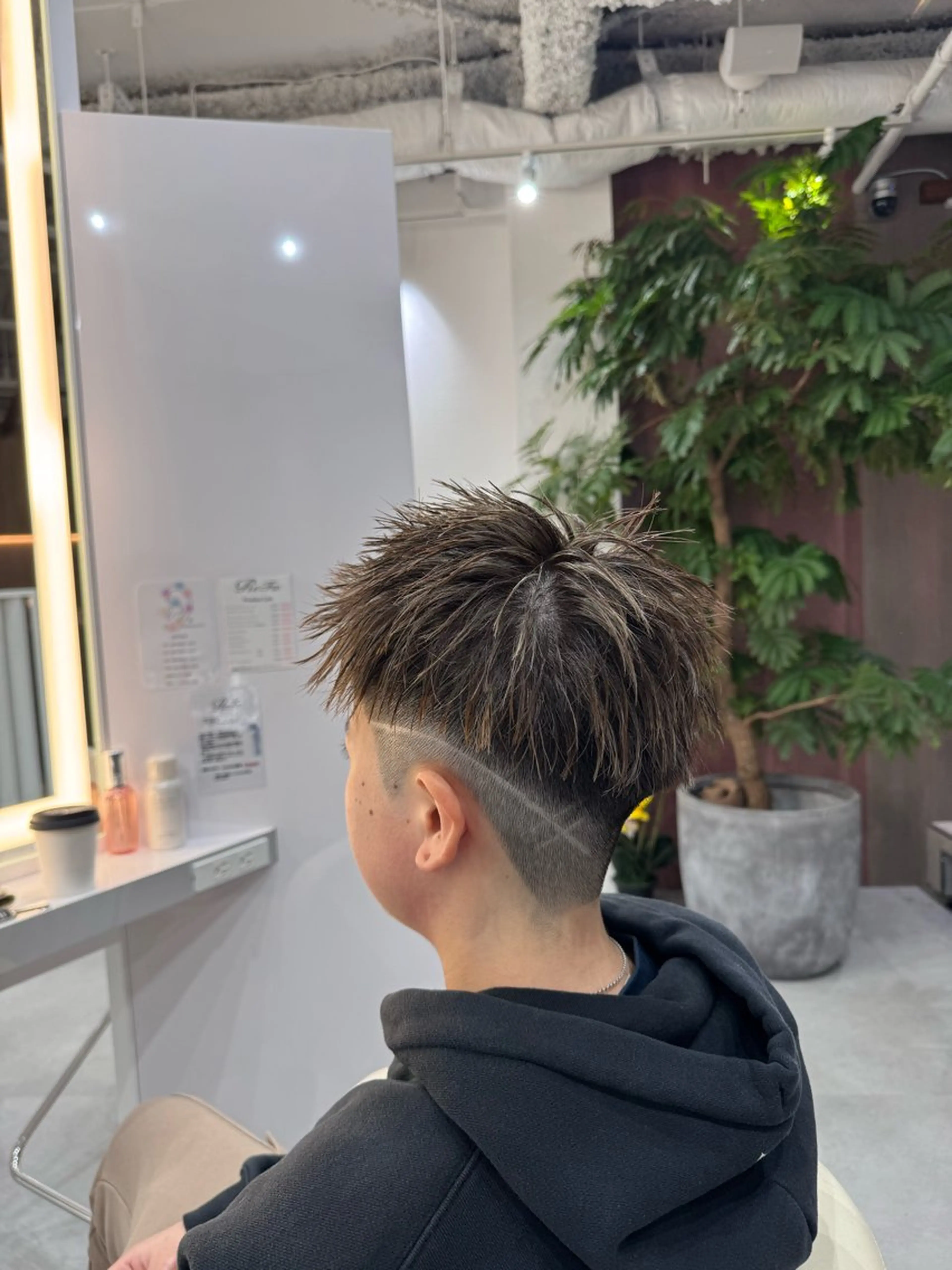 ショート カラー メンズ R/🤎 パーマ＆ブリーチ🔥のヘアスタイル