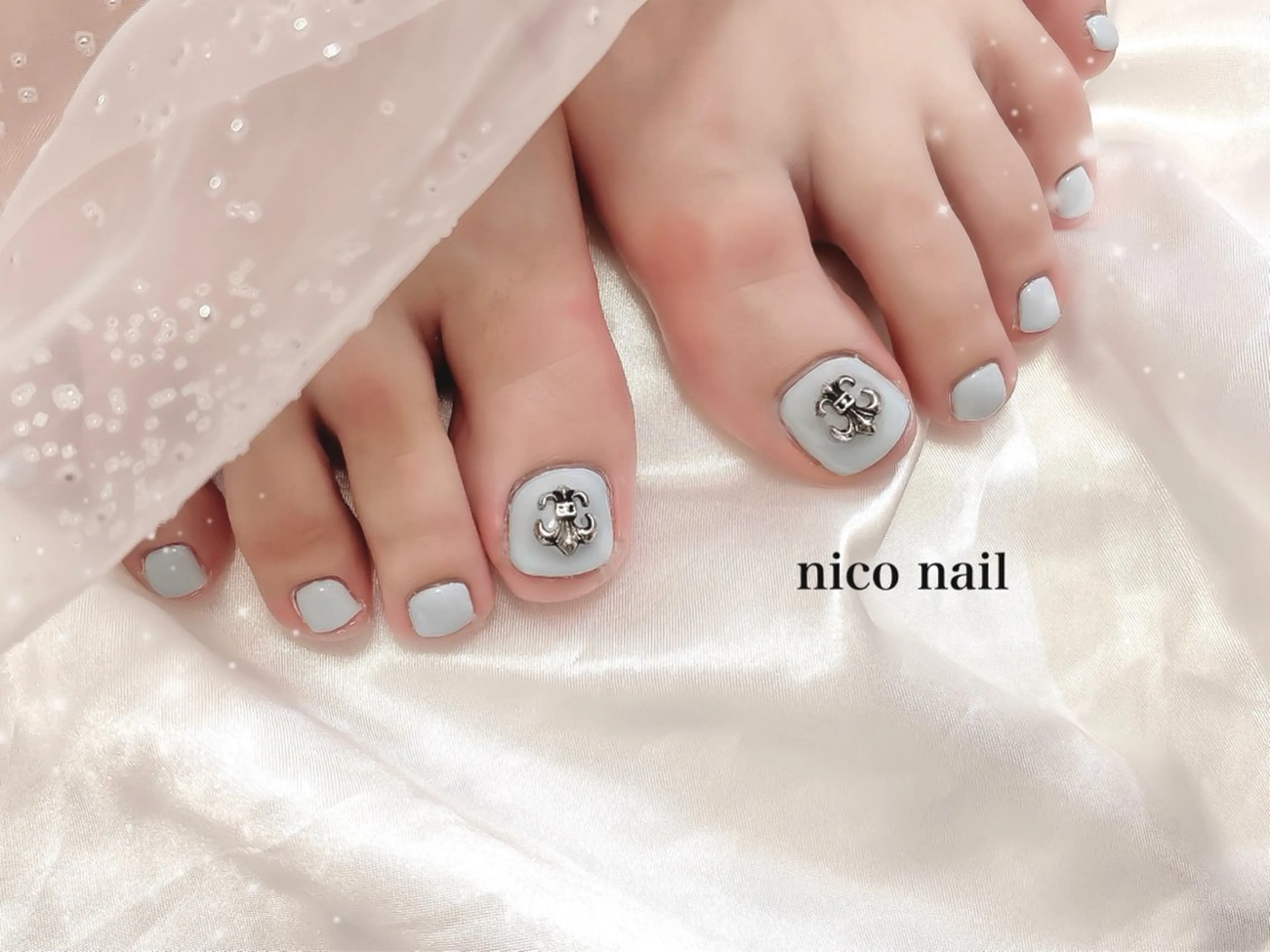 ネイル フットネイル ガーリー キラキラネイル ラメ(グリッター) 水色 三鷹🎀韓国ネイル/ niconail🪄のネイルデザイン