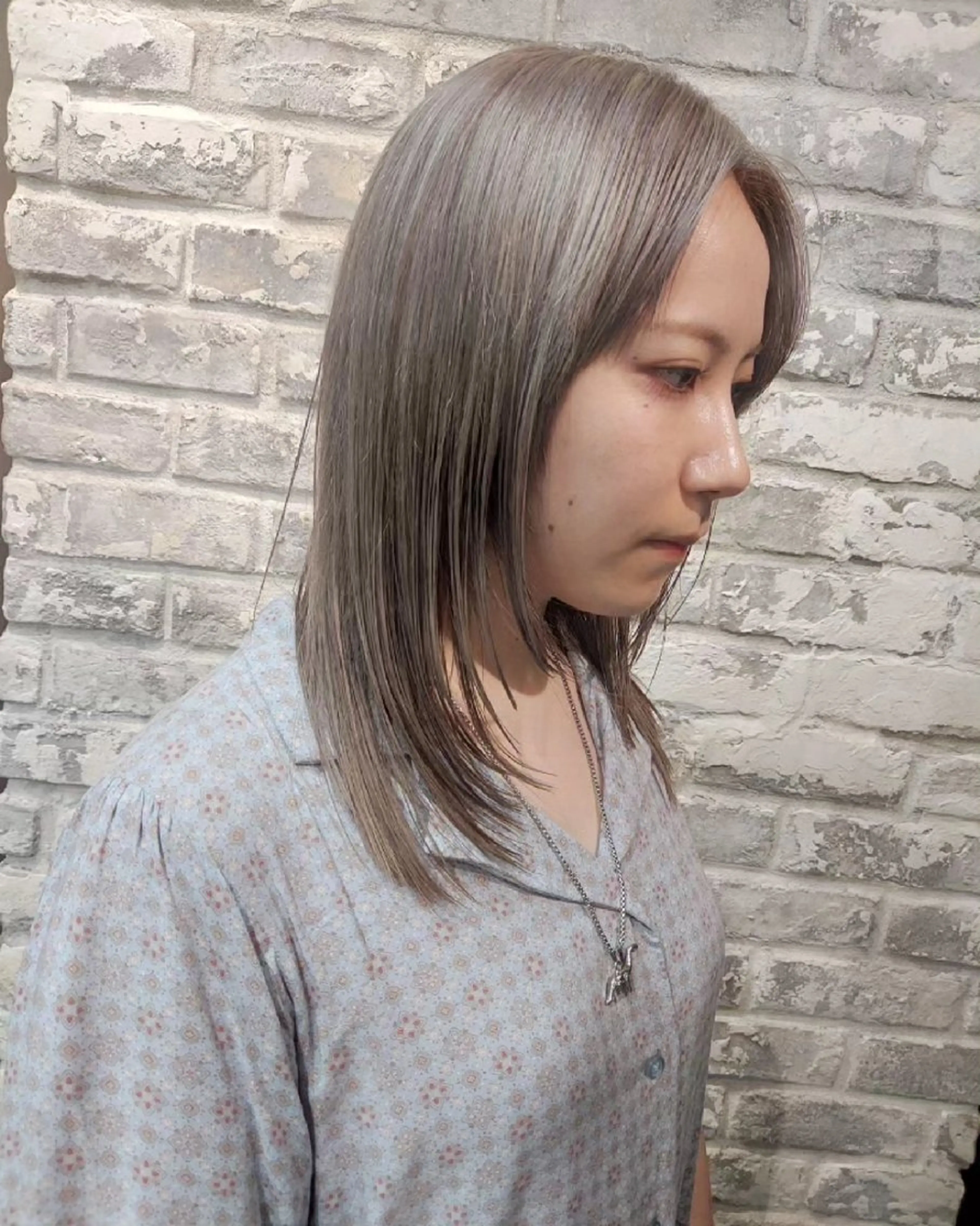 セミロング カラー グレージュ レイヤーカット ヘアカラー トリートメント grow上野御徒町【グロウ】所属・ブリーチ・ハイトーン 特化🎉内山のヘアスタイル