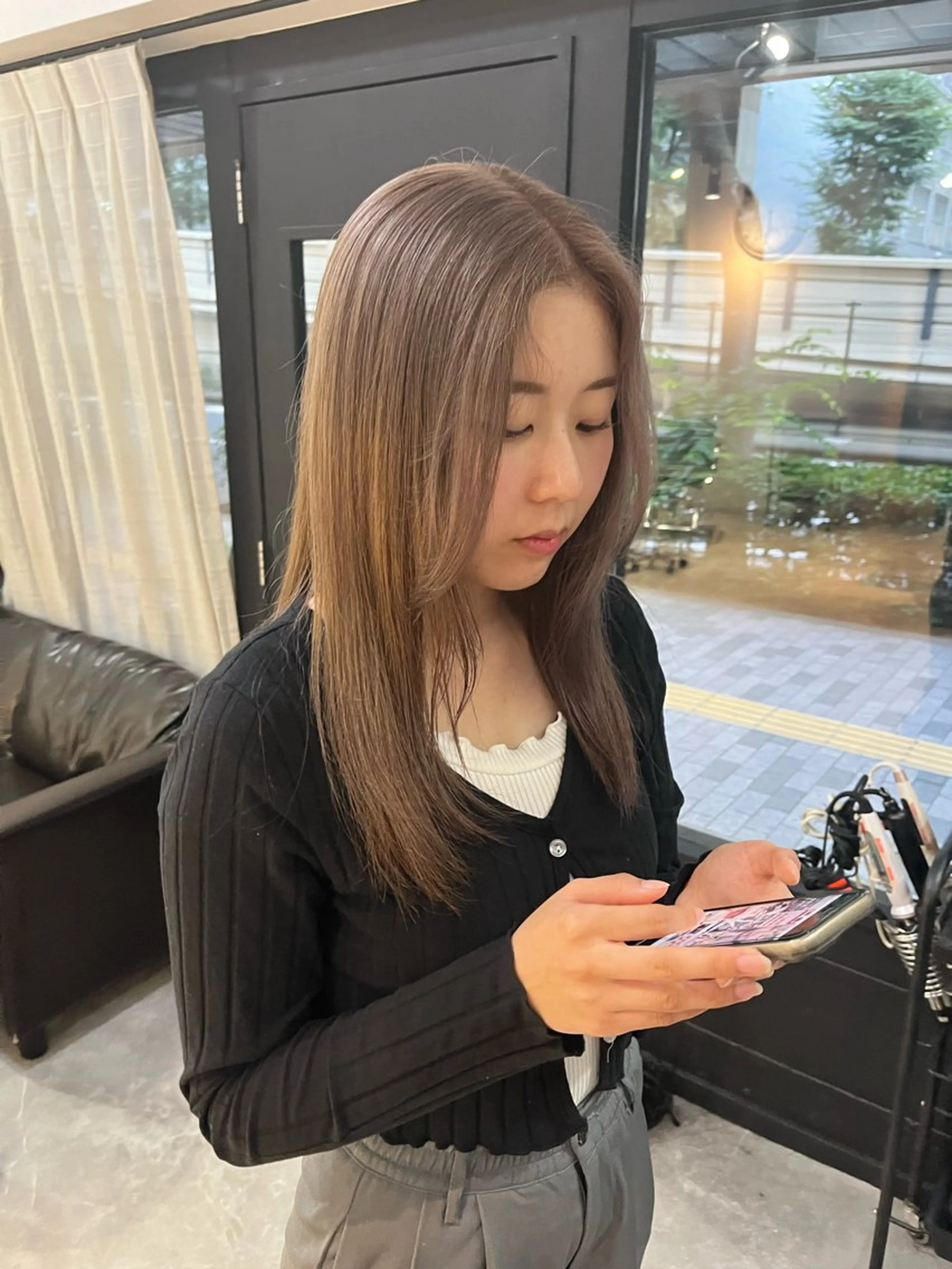 ロング ブリーチなしダブルカ ラー🩶manamiのヘアスタイル