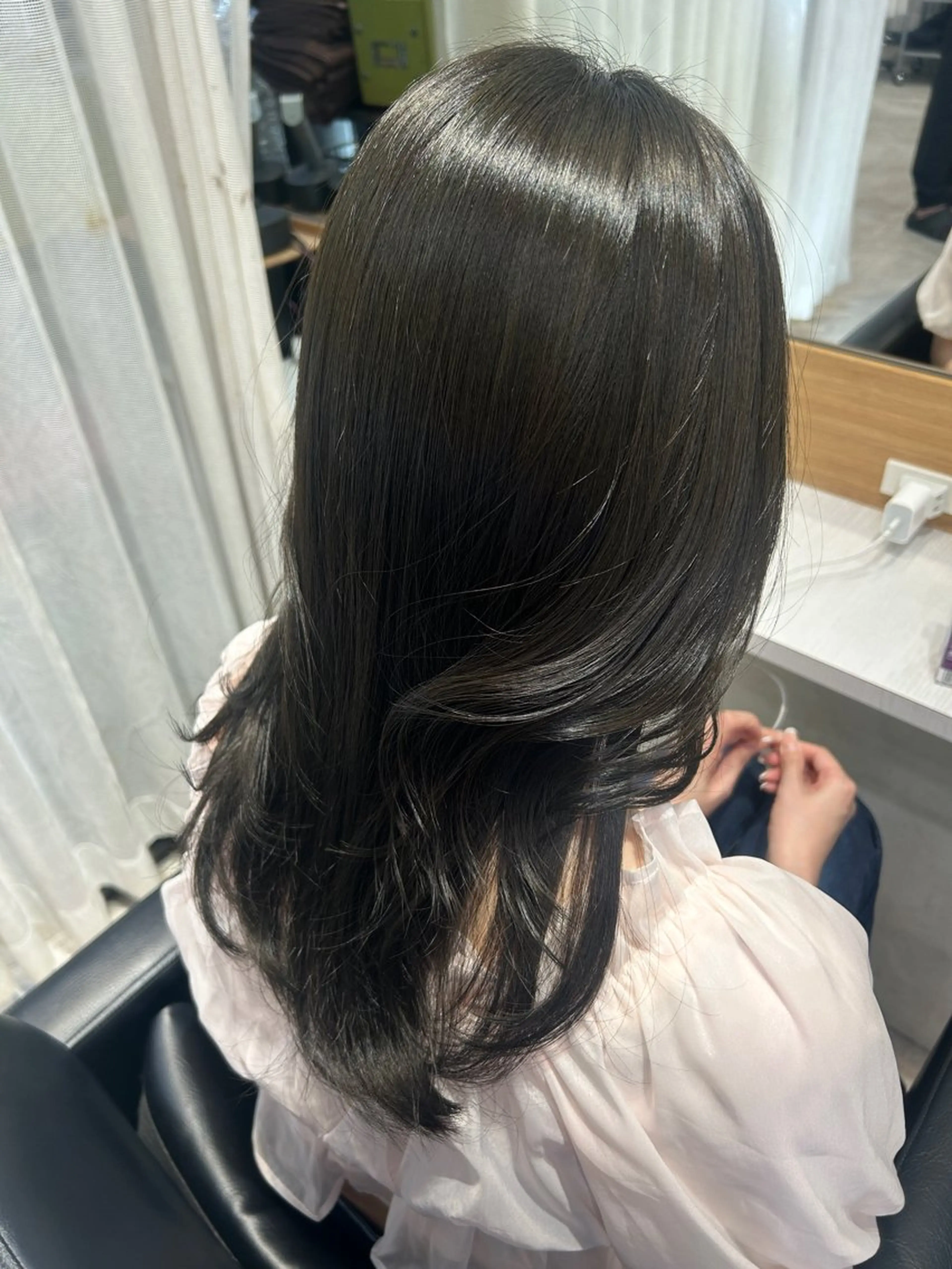セミロング カラー 松本 奈々のヘアスタイル