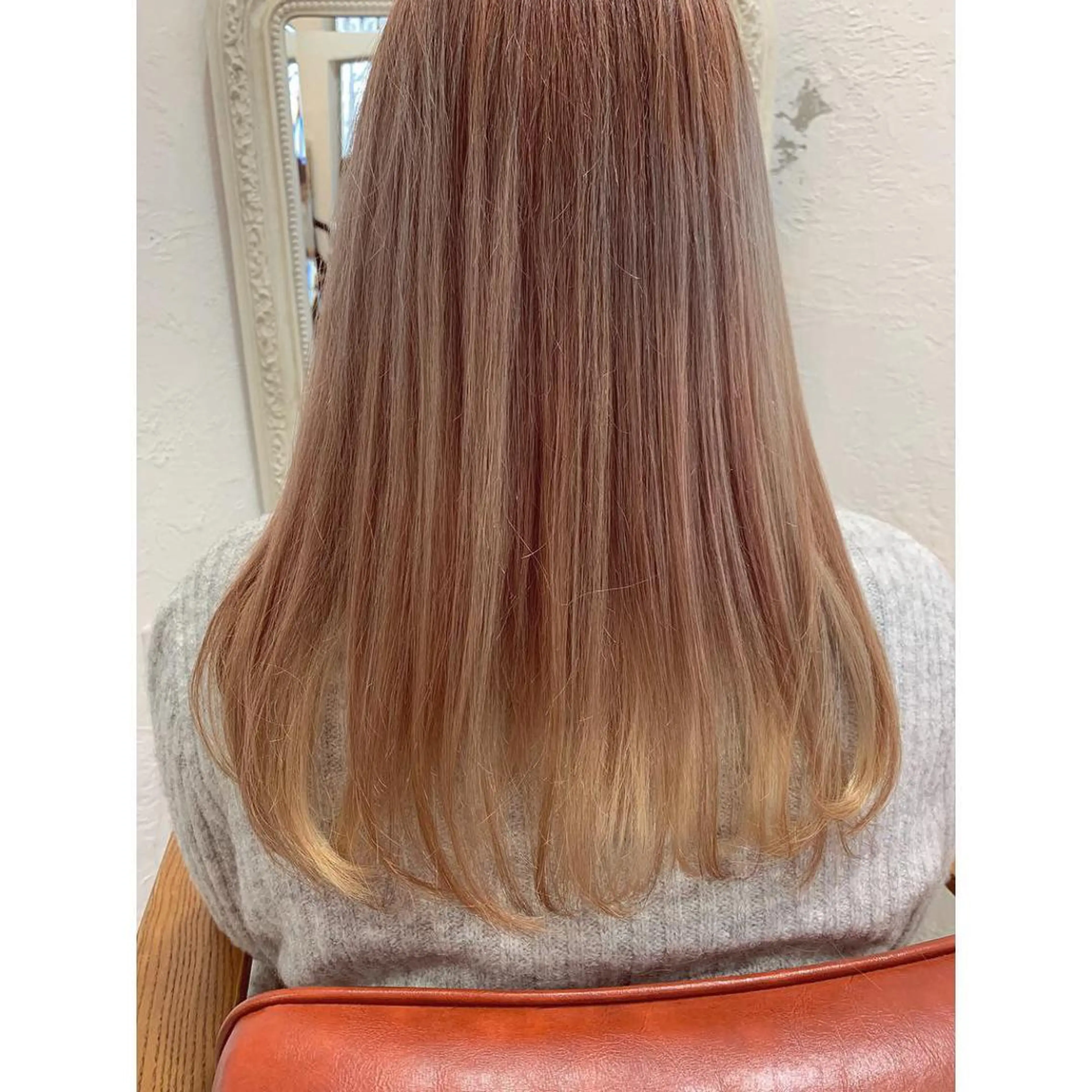 セミロング カラー ブリーチ fio マナミのヘアスタイル