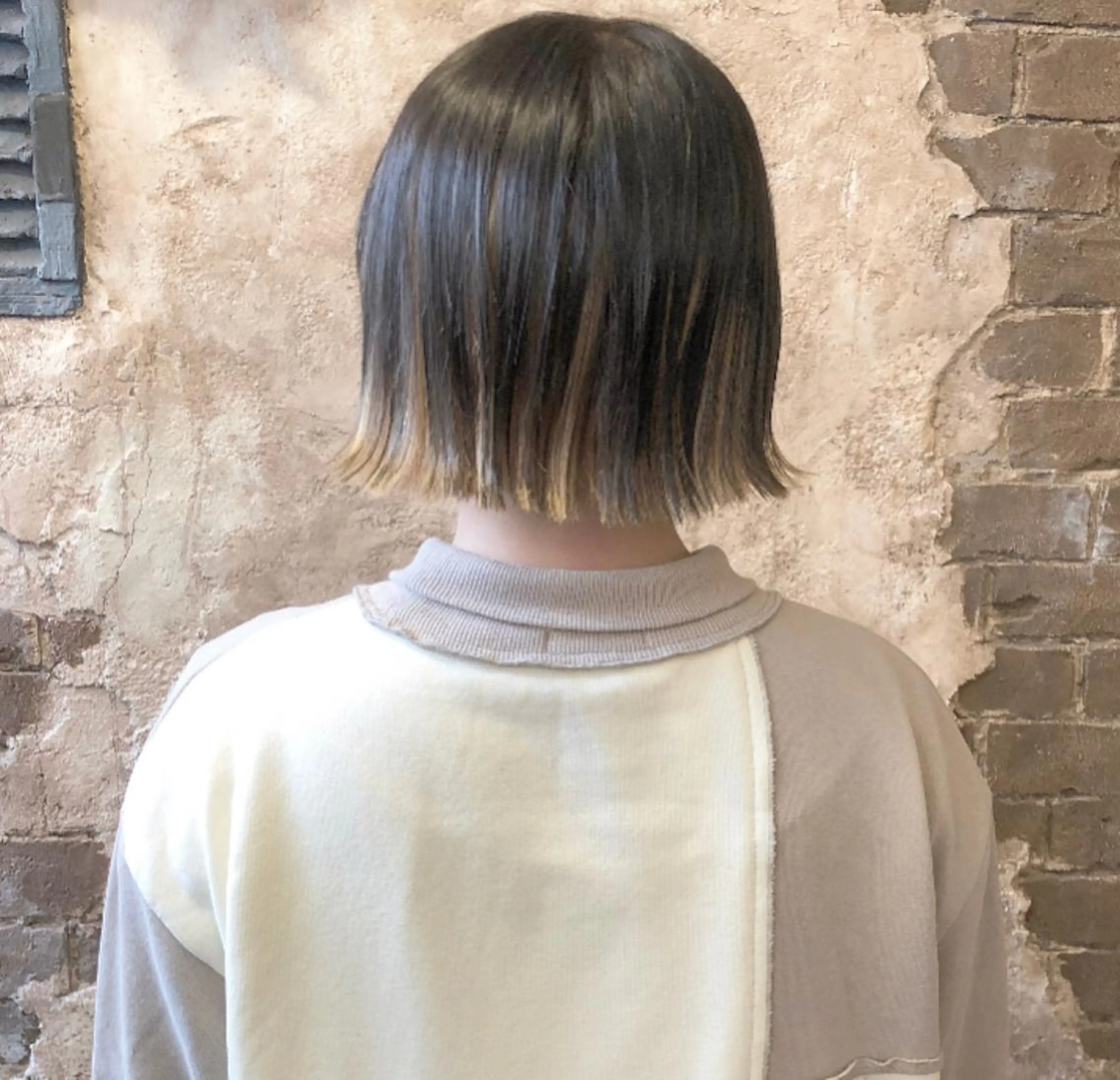 ショート カラー 切りっぱなしボブ ボブ ブリーチ、パーマ 西部笑のヘアスタイル