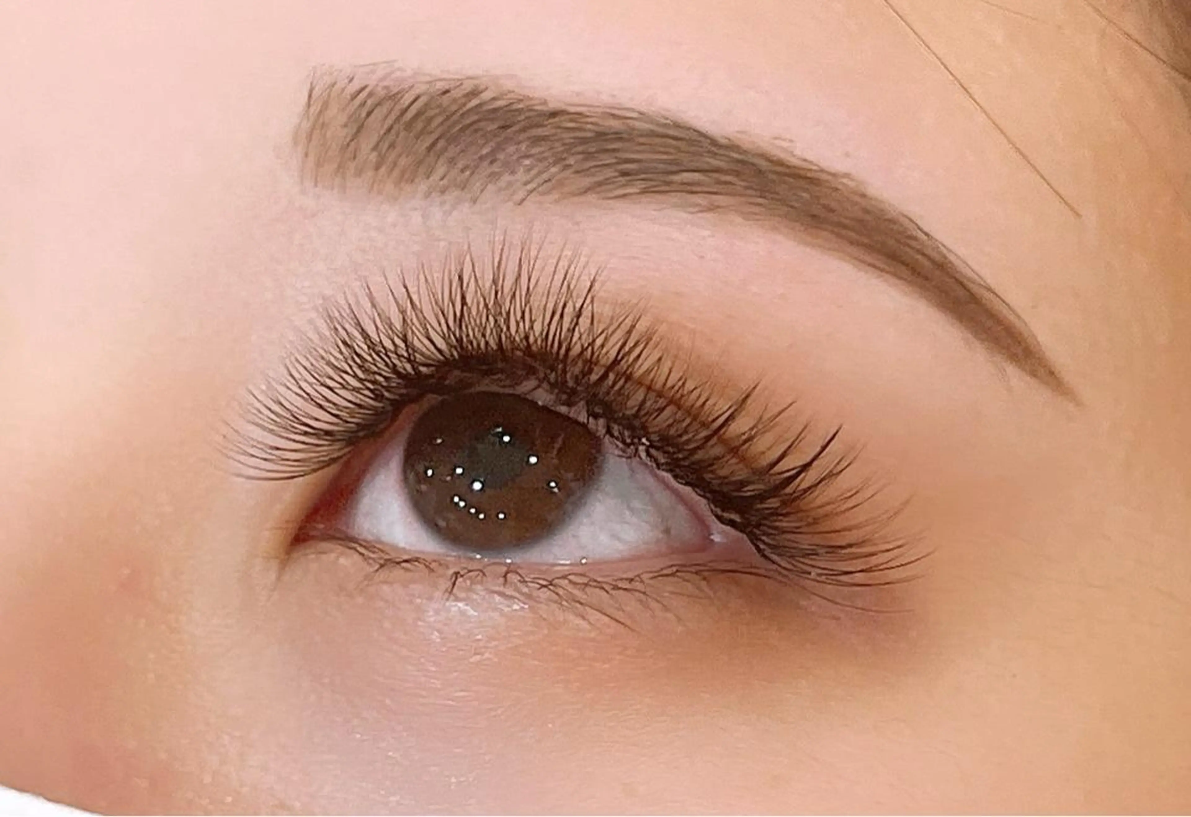 マツエク・マツパ アイブロウ 眉毛ワックス脱毛 ボリュームラッシュ R'ocoLush 恵比寿店江川のマツエク・マツパデザイン