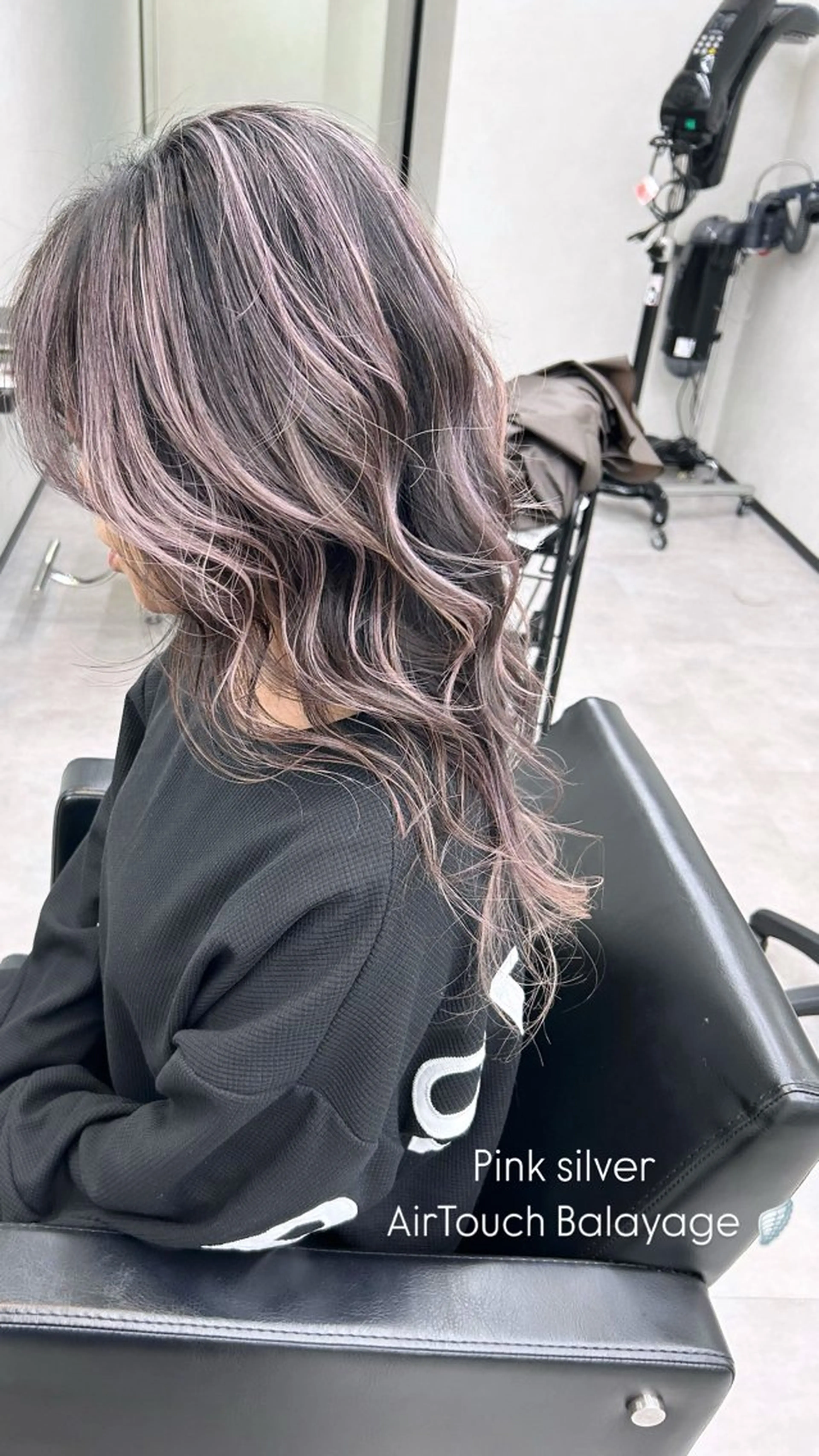ロング カラー バレイヤージュ ピンクカラー シルバー レイヤーカット カット ヘアカラー ナカジマ ナナのヘアスタイル