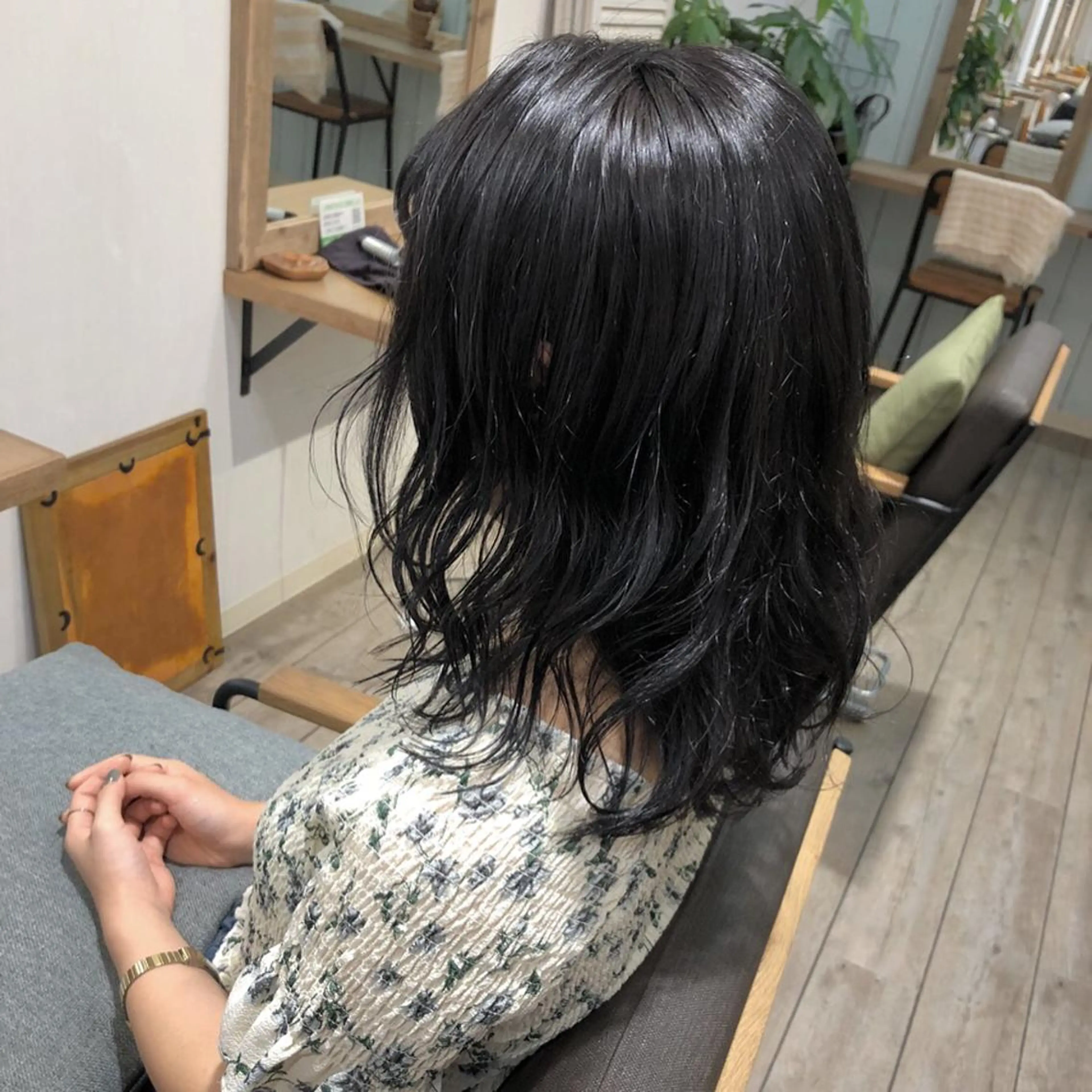 ミディアム カラー ヘアアレンジ アッシュ アッシュブラック 黒髪 顔周りcut・ご相談 ＝新宿しずく🇰🇷のヘアスタイル