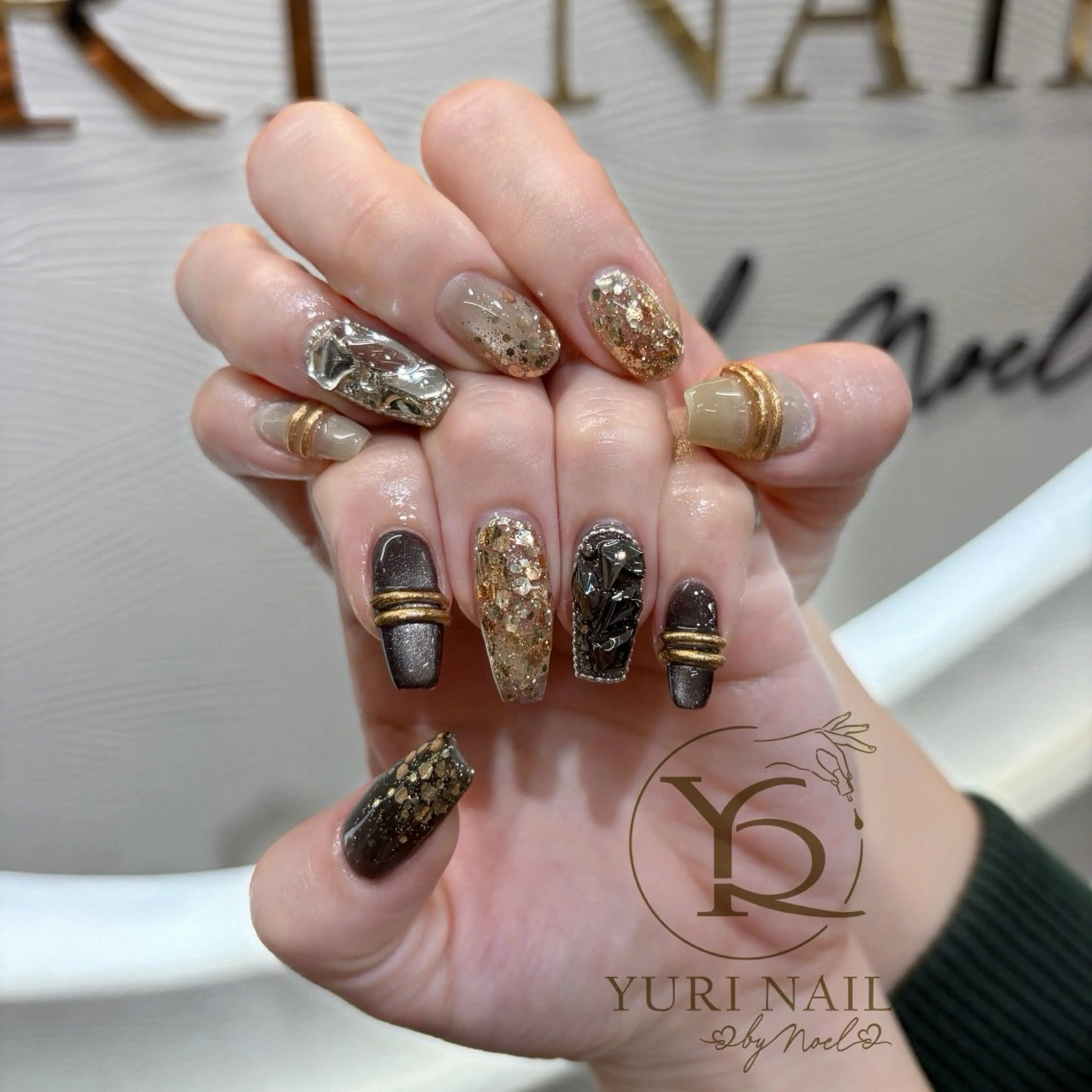 ネイル オーロラネイル ブルー チークネイル フレンチネイル キラキラネイル ハンドネイル フットネイル ハンドケア YURI Nail Narita所属・YURI Nail NARITAのネイルデザイン