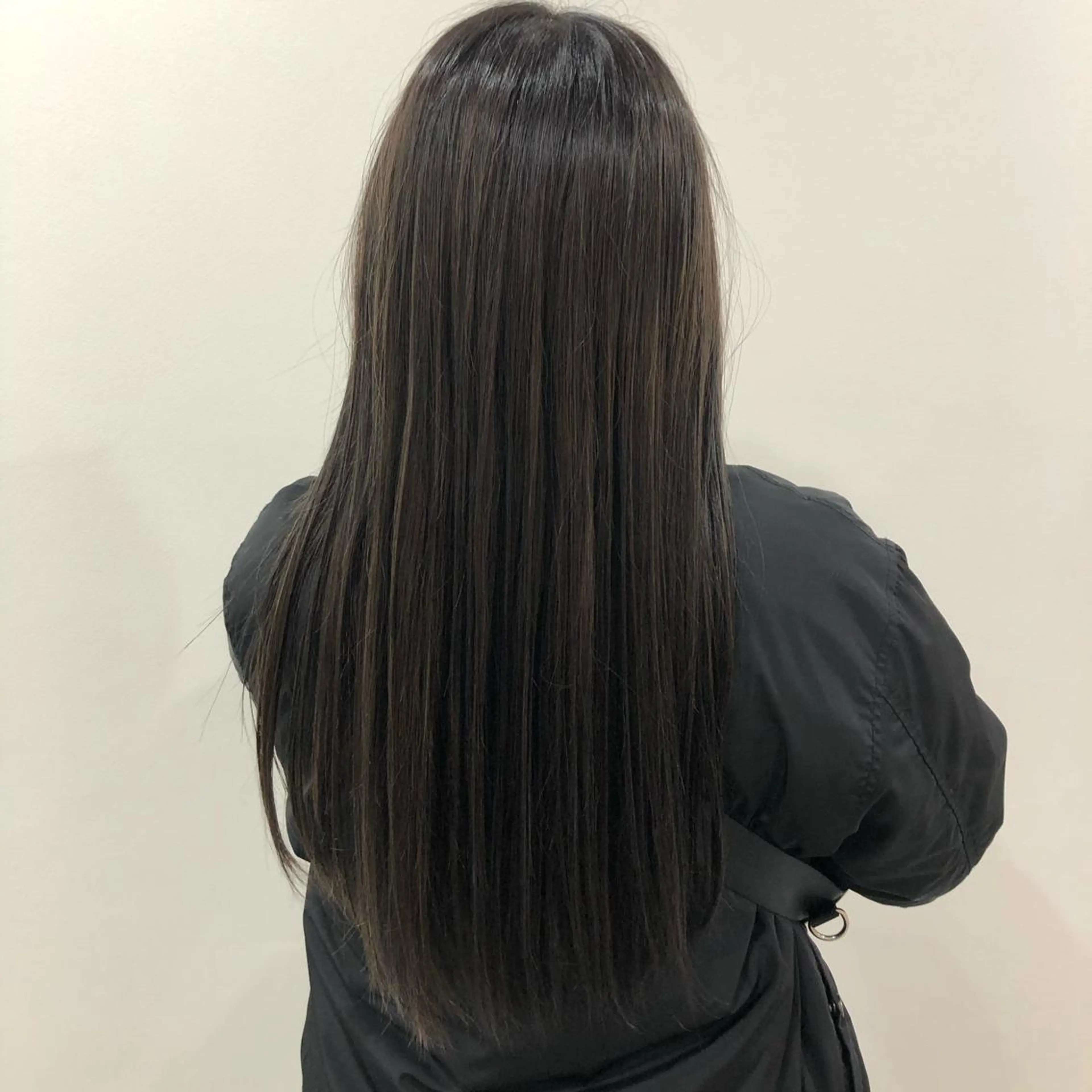 ロング カラー akane .のヘアスタイル