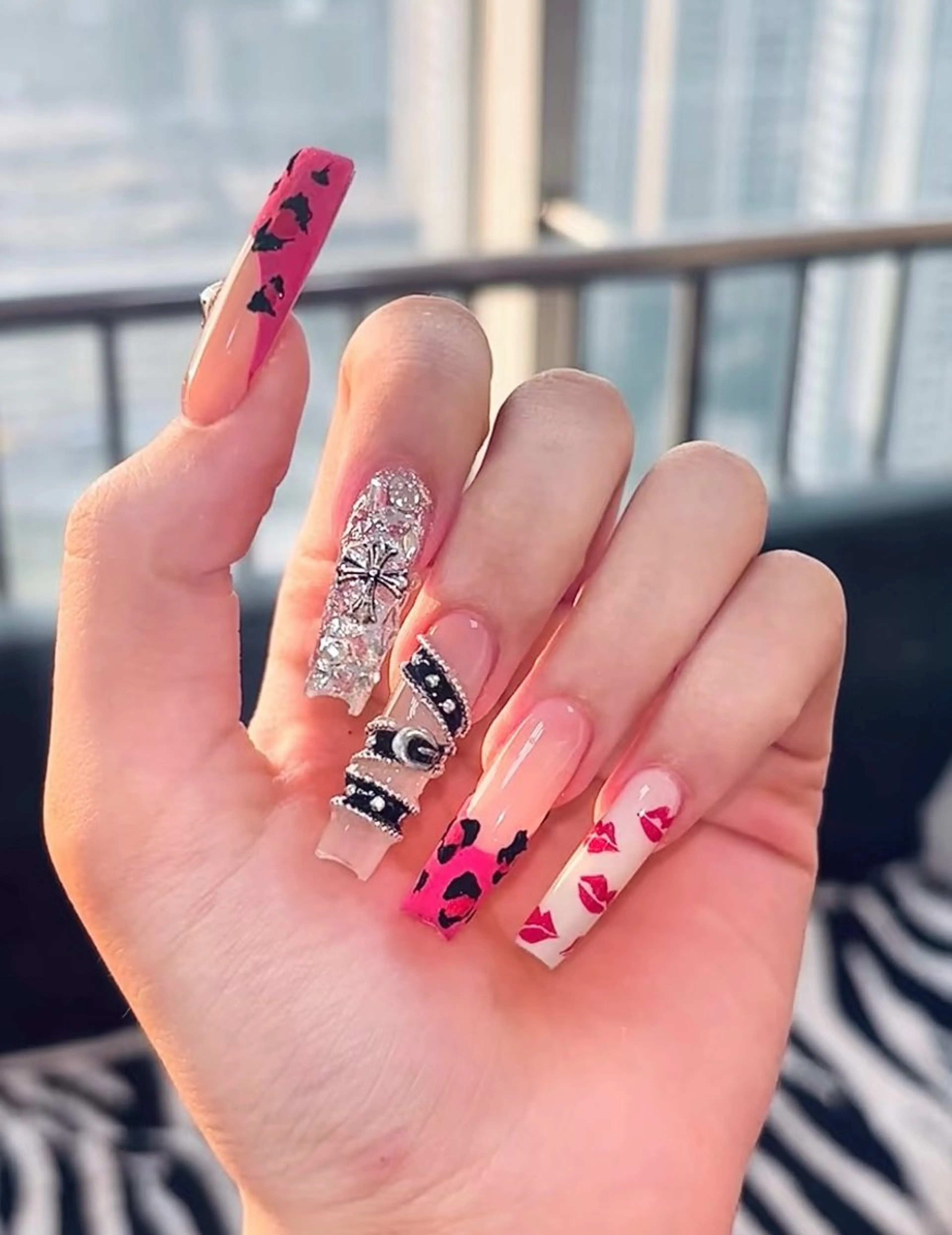 ネイル オーロラネイル フラワーネイル フットネイル フレンチネイル ジェルネイル ハンドネイル BabyYouMi nailのネイルデザイン