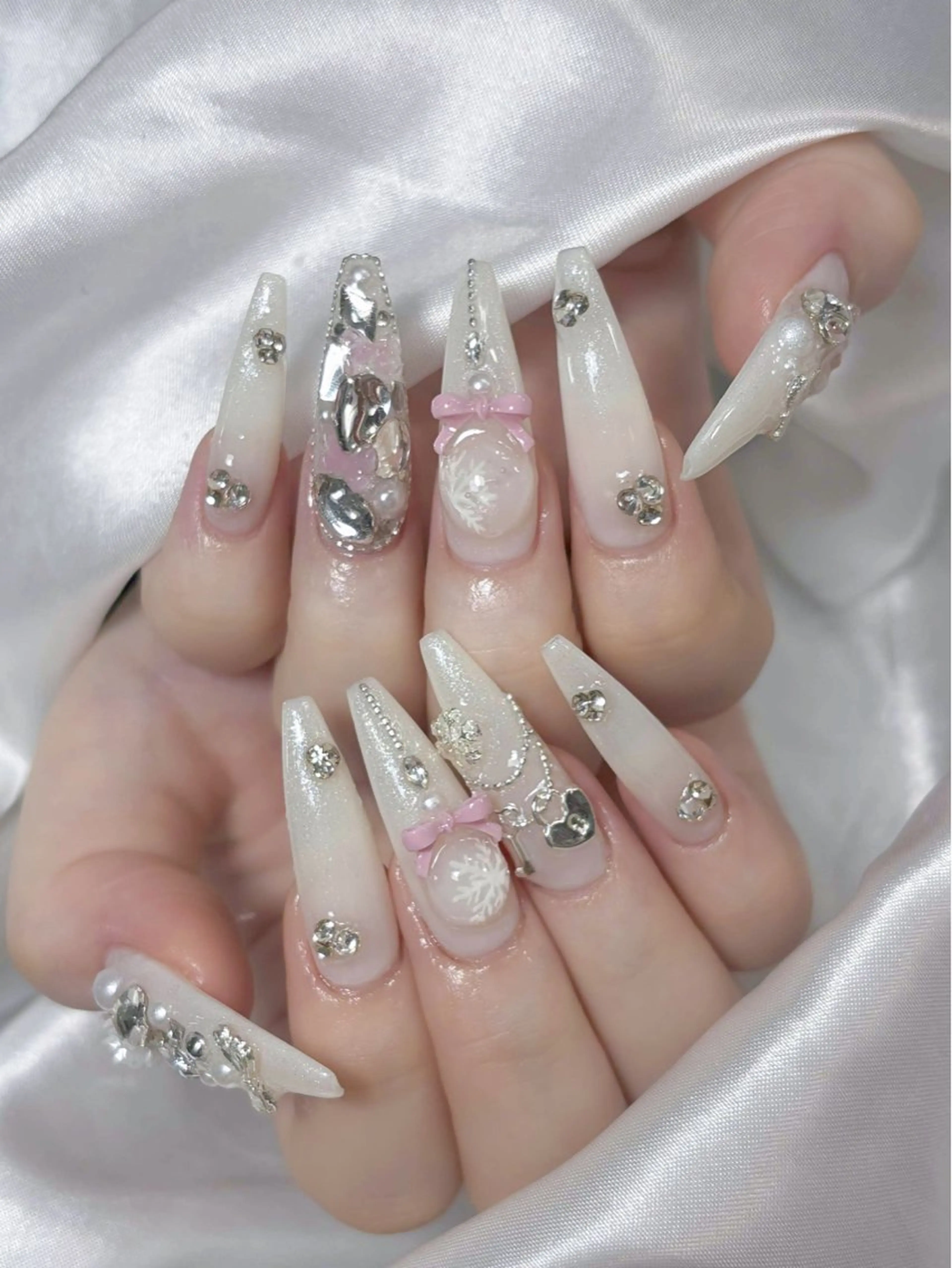 ネイル ハンドネイル LEELA NAIL STUDIO所属・LEELA NAIL STUDIOのネイルデザイン