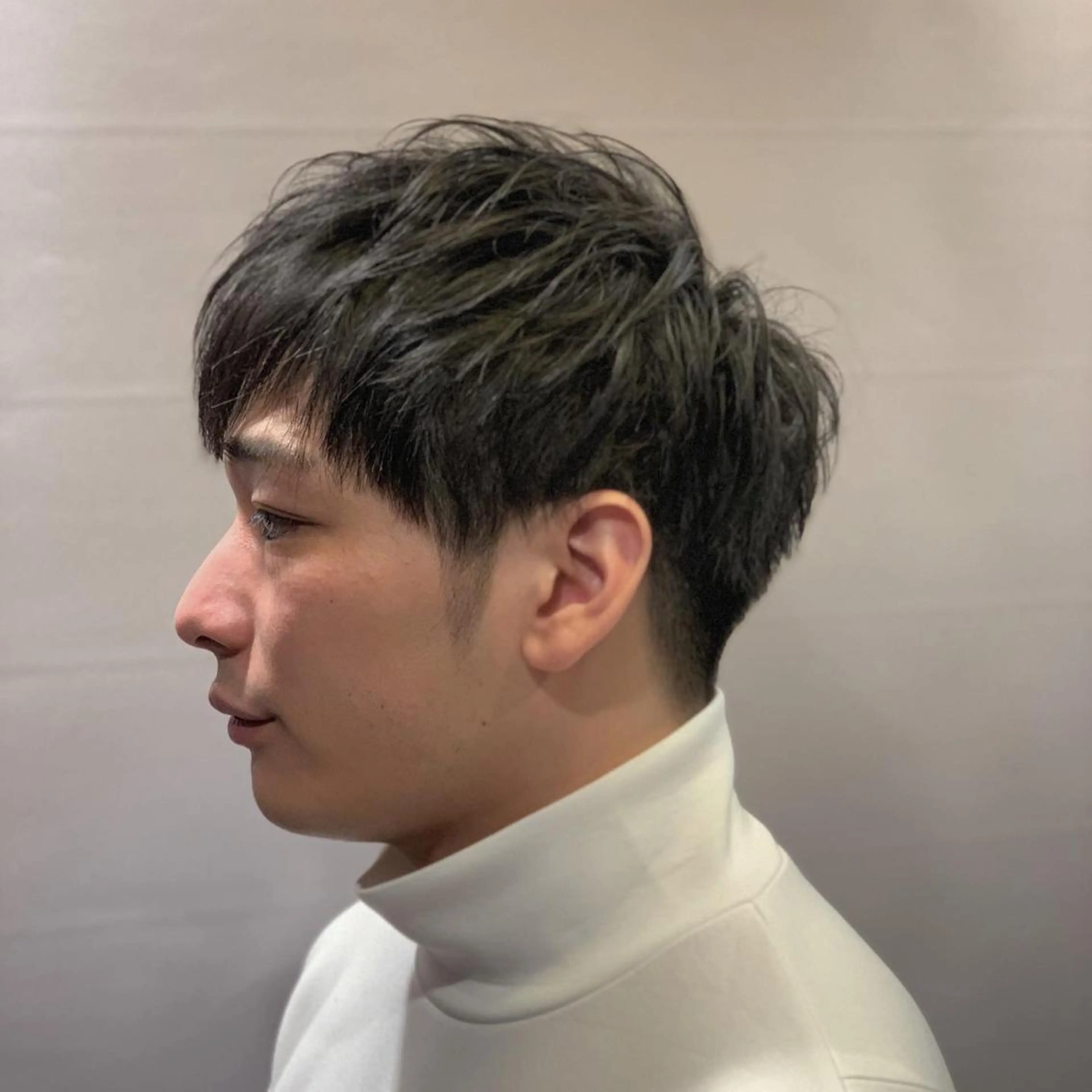 ミディアム ヒロ銀座六本木店所属・鳴海 裕土のヘアスタイル