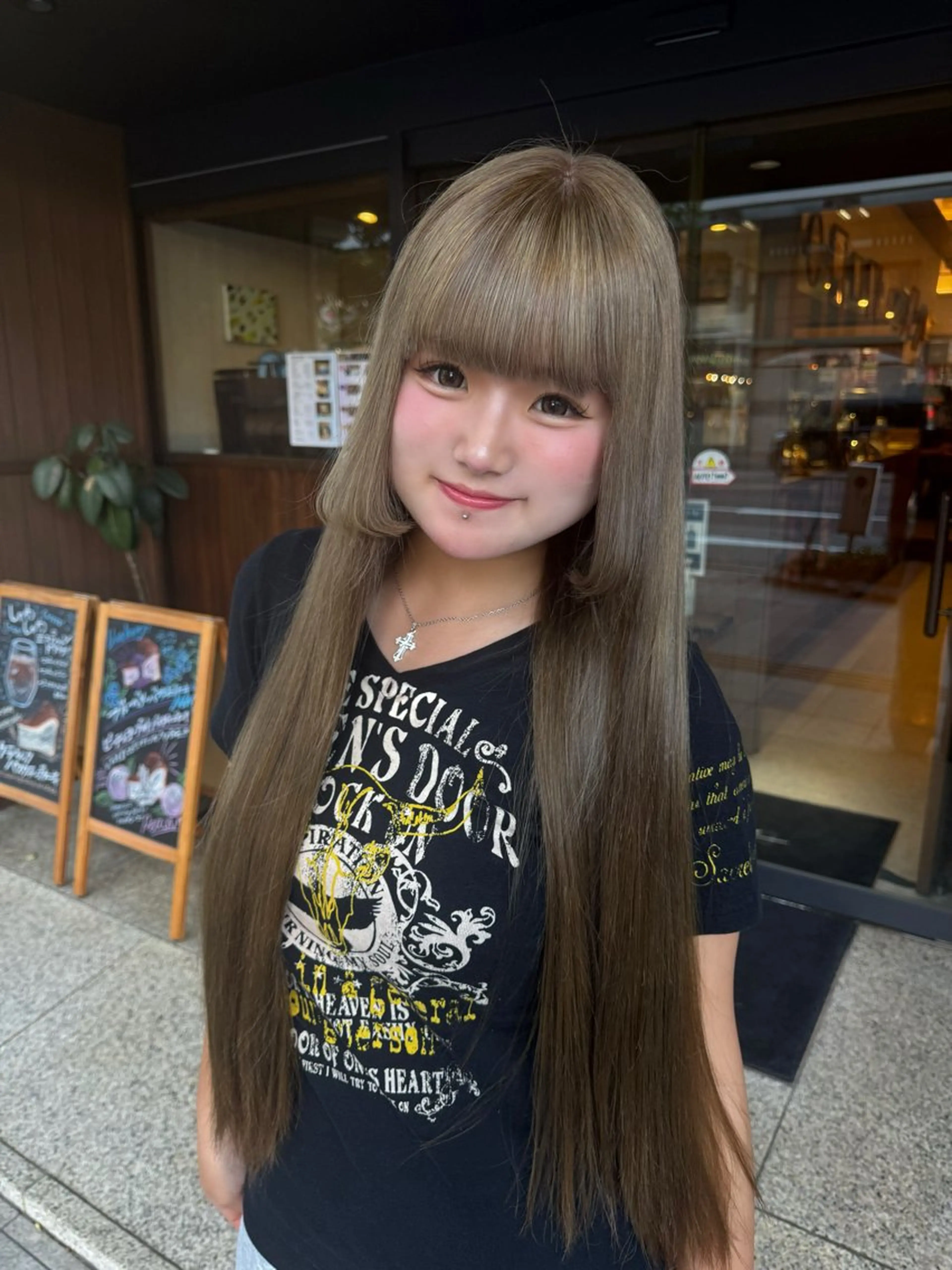 ロング カラー ベージュカラー ブリーチ ヘアカラー ヒナ子🦋 ブリーチカラーのヘアスタイル