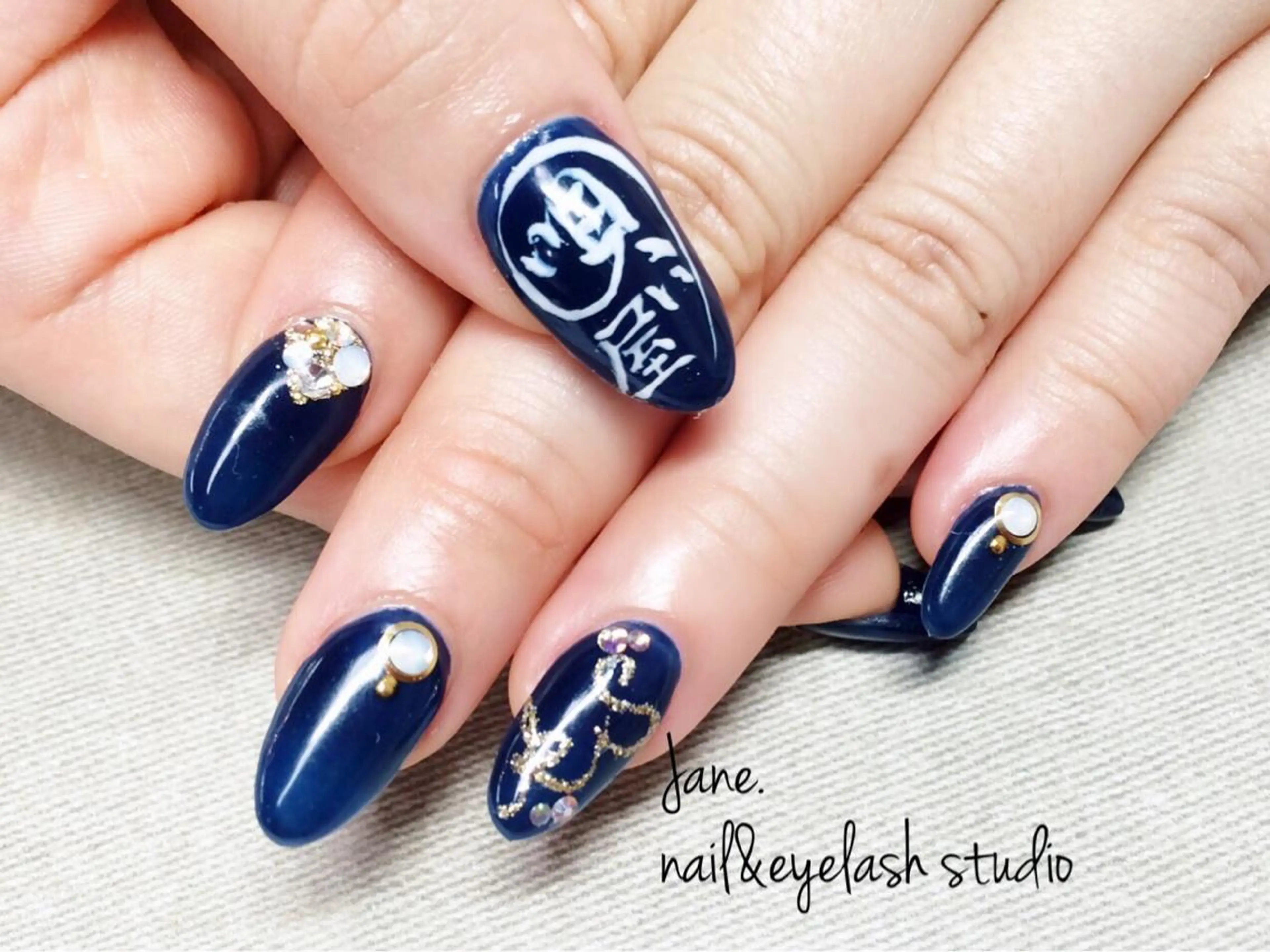 ネイル Yakko pas á pasのネイルデザイン