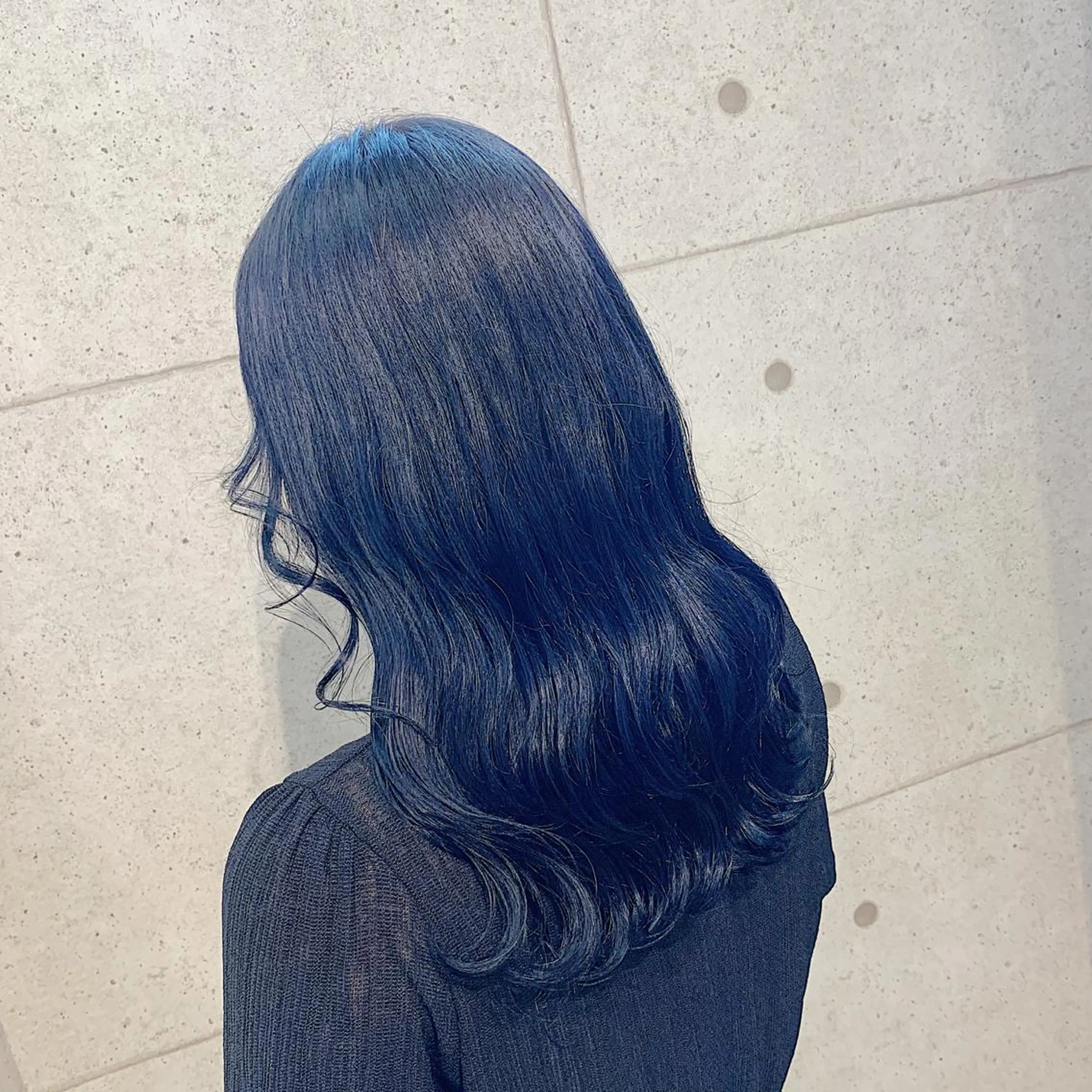 セミロング カラー ブリーチ ネイビーカラー GO TODAY SHAiRE SALON 町田店所属・🫧大森 知夏🫧のヘアスタイル