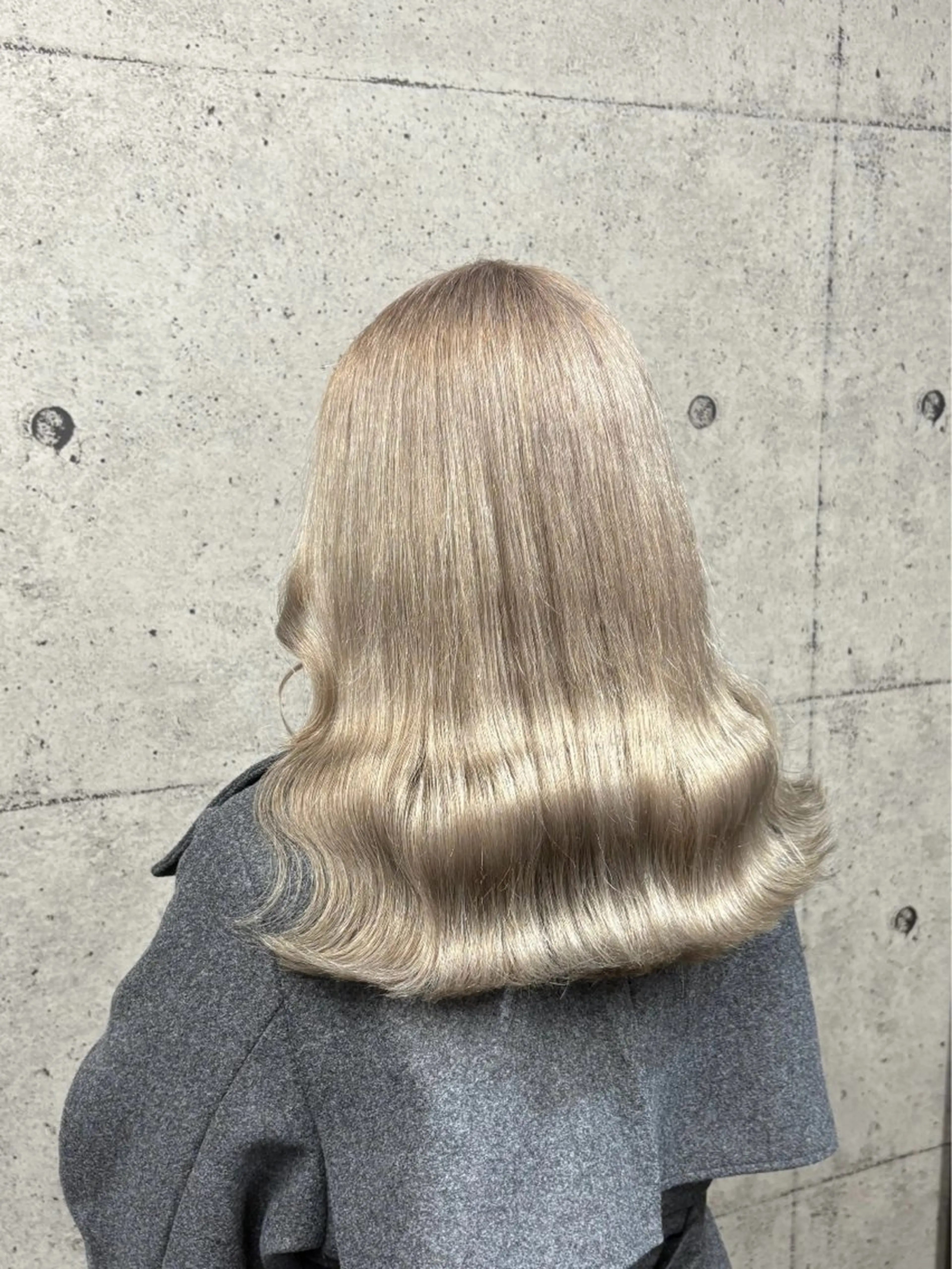 セミロング カラー グレージュ ヘアカラー ハイトーン/ブリーチ /hikaruのヘアスタイル