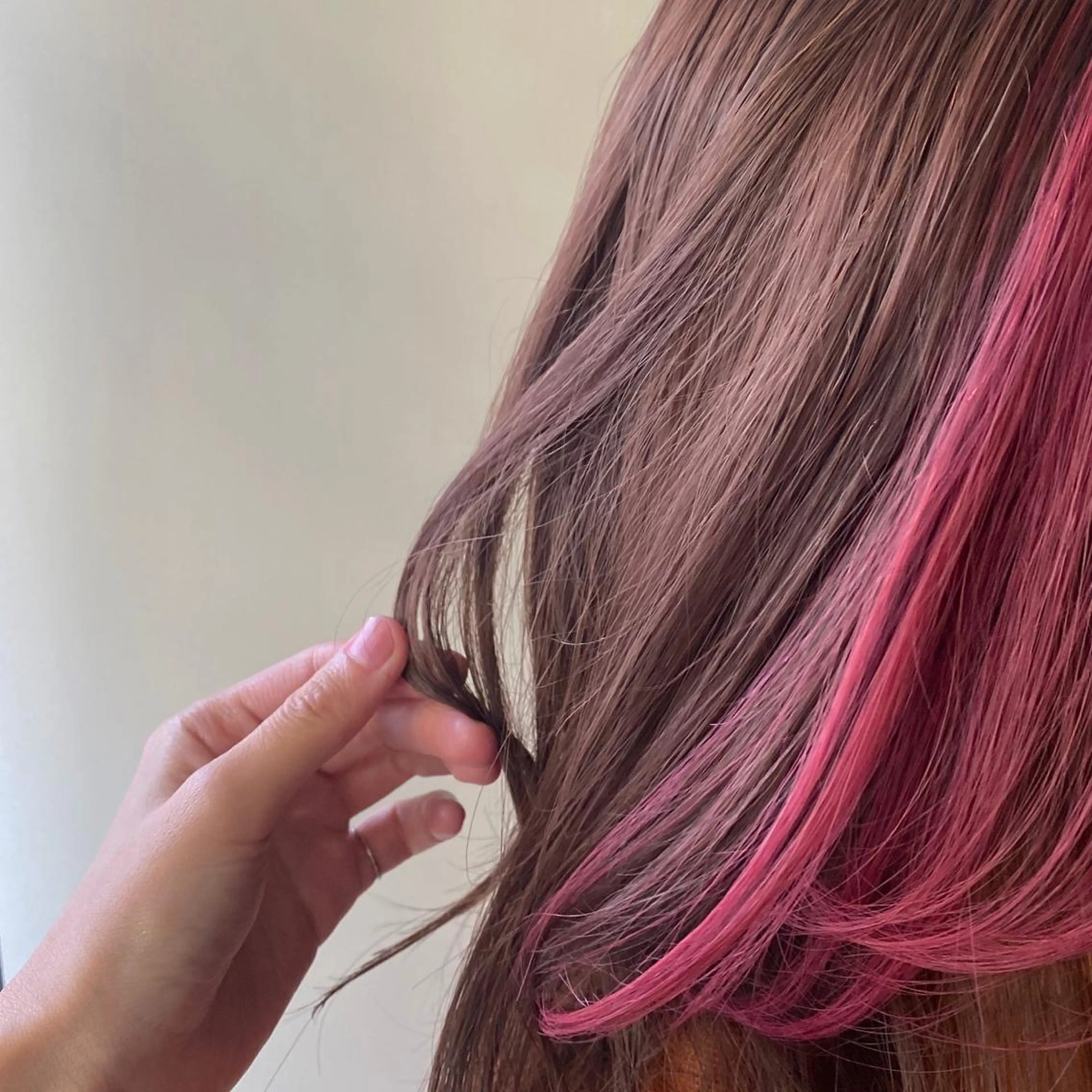 ショート カラー ヘアアレンジ アッシュ ベージュカラー 透明感カラー ピンクカラー ピンクアッシュ GIVET (ジヴェ)所属・撮影モデル募集 🦋soemikaのヘアスタイル