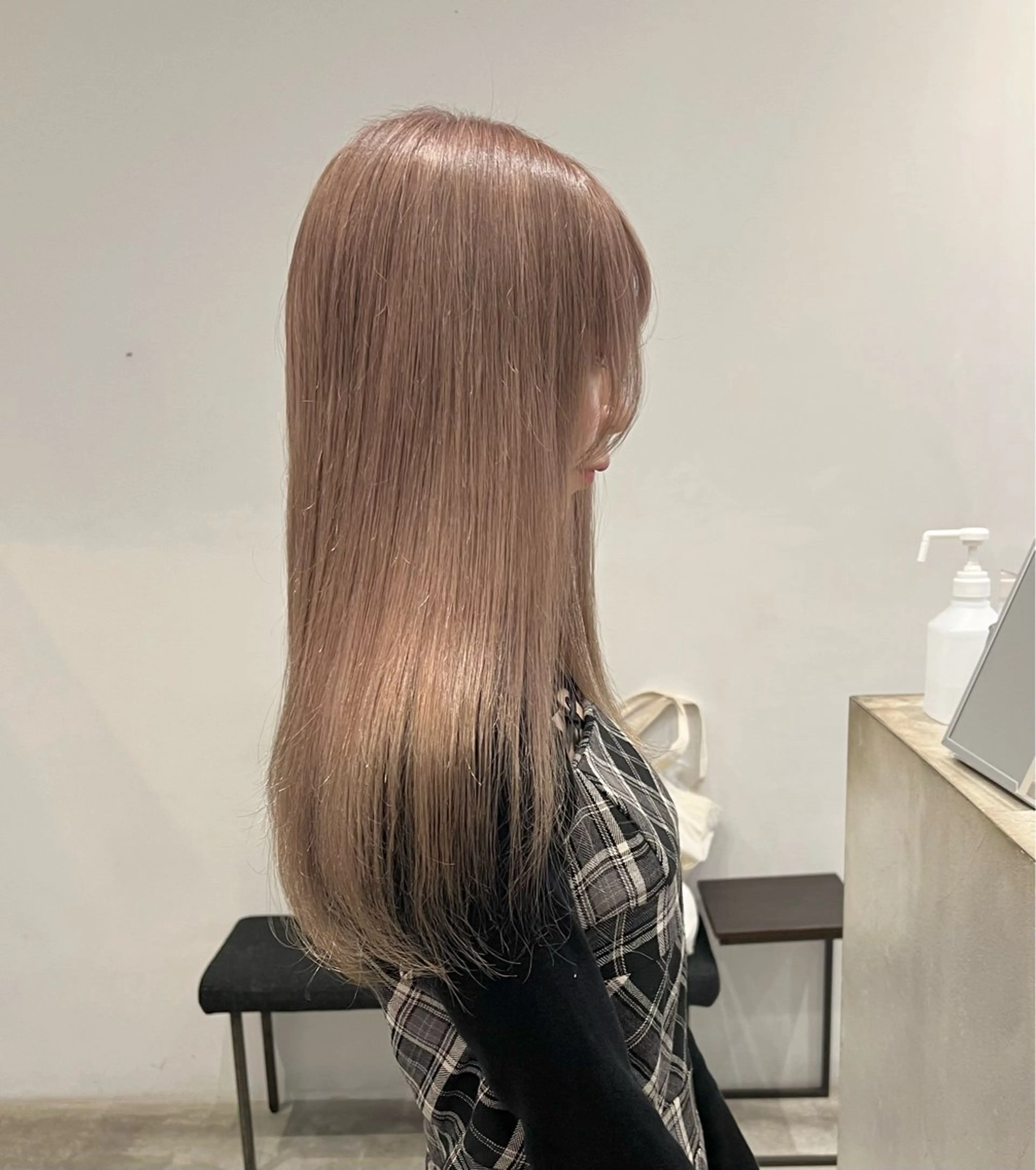 ロング カラー ハイトーンカラー 吉川 陽菜のヘアスタイル