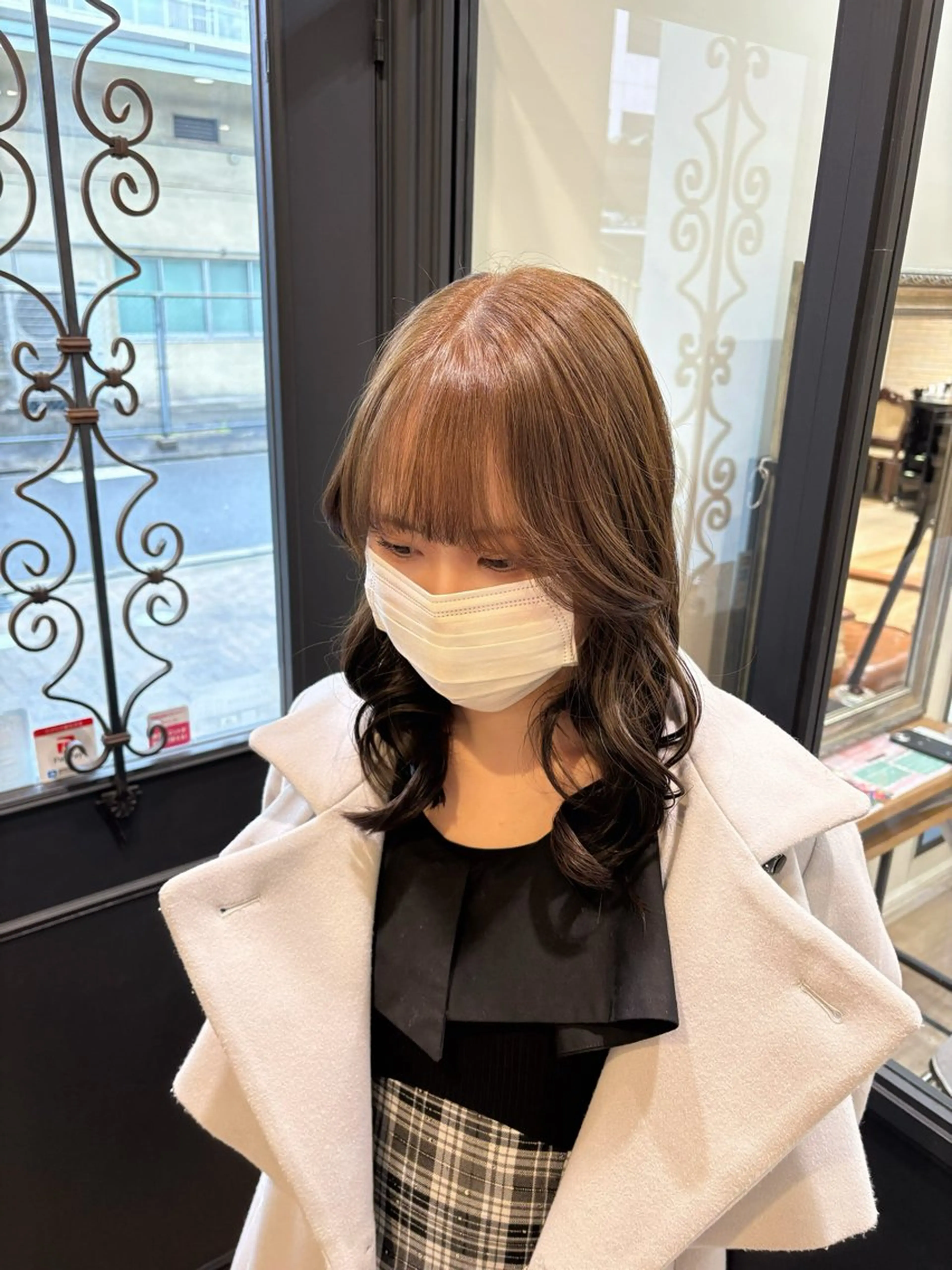 セミロング カラー ヘアカラー しおり🍬 KOKORO🤍のヘアスタイル