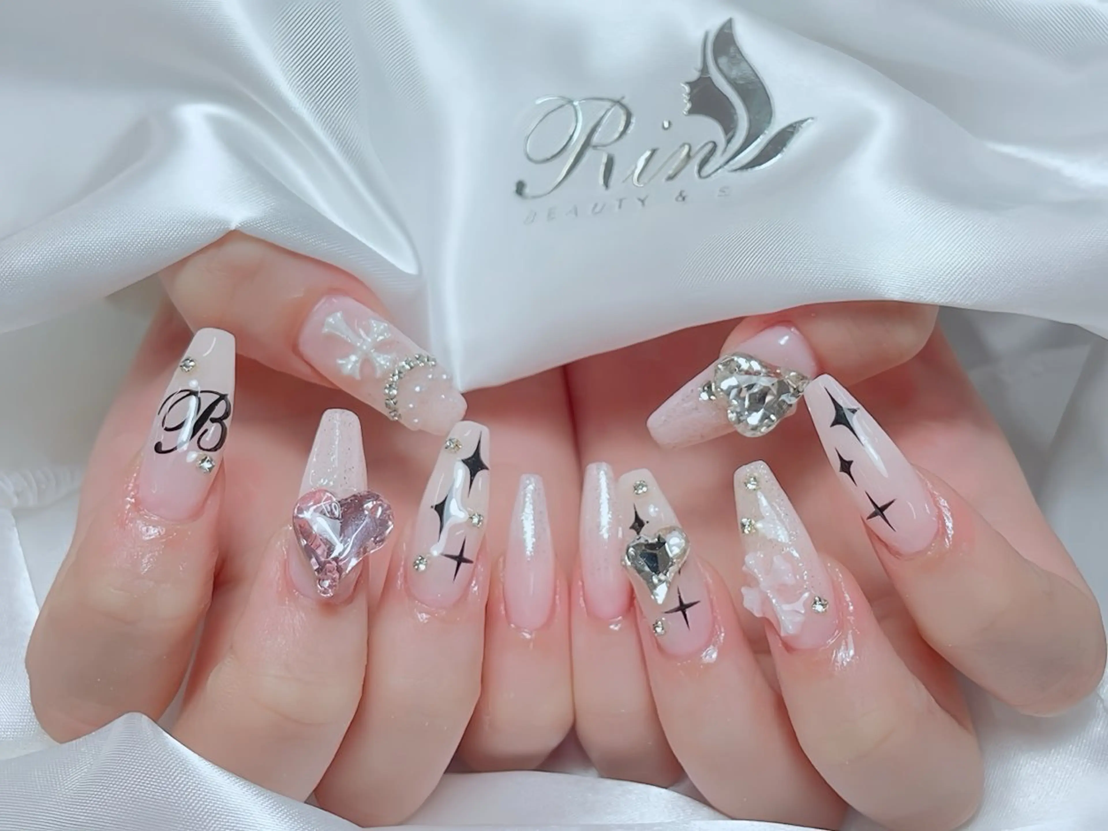 ネイル アニマル柄 ボルドー ブラウン チークネイル フレンチネイル ハンドネイル Rin Nail 新大久保店のネイルデザイン