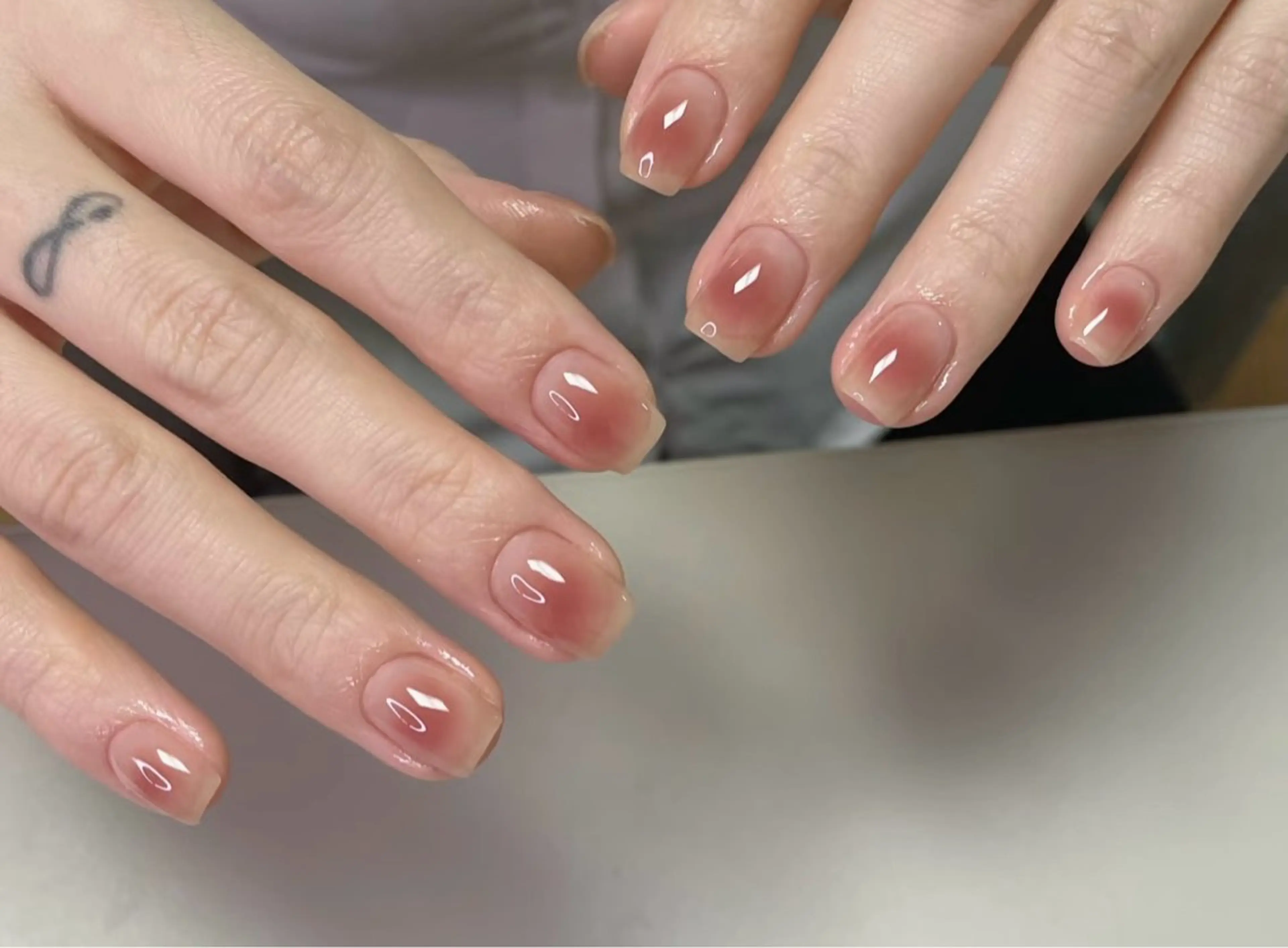 大人気チークネイル・パーツ2個付き「ジェルオフ無料」の写真