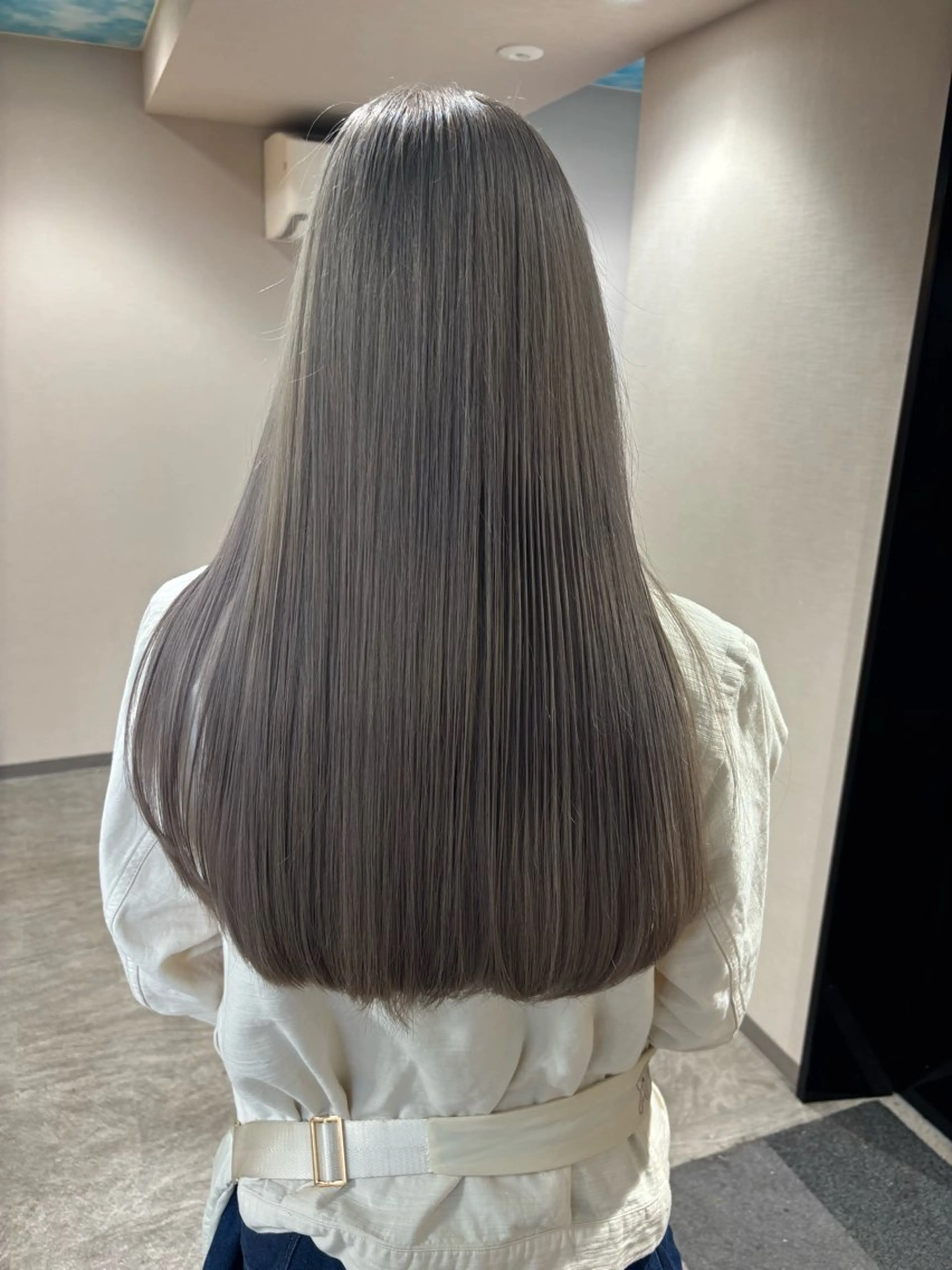 ロング カラー ブリーチ 透明感カラー シルバー ヘアカラー 松井那津子 /ハイライトブリーチのヘアスタイル