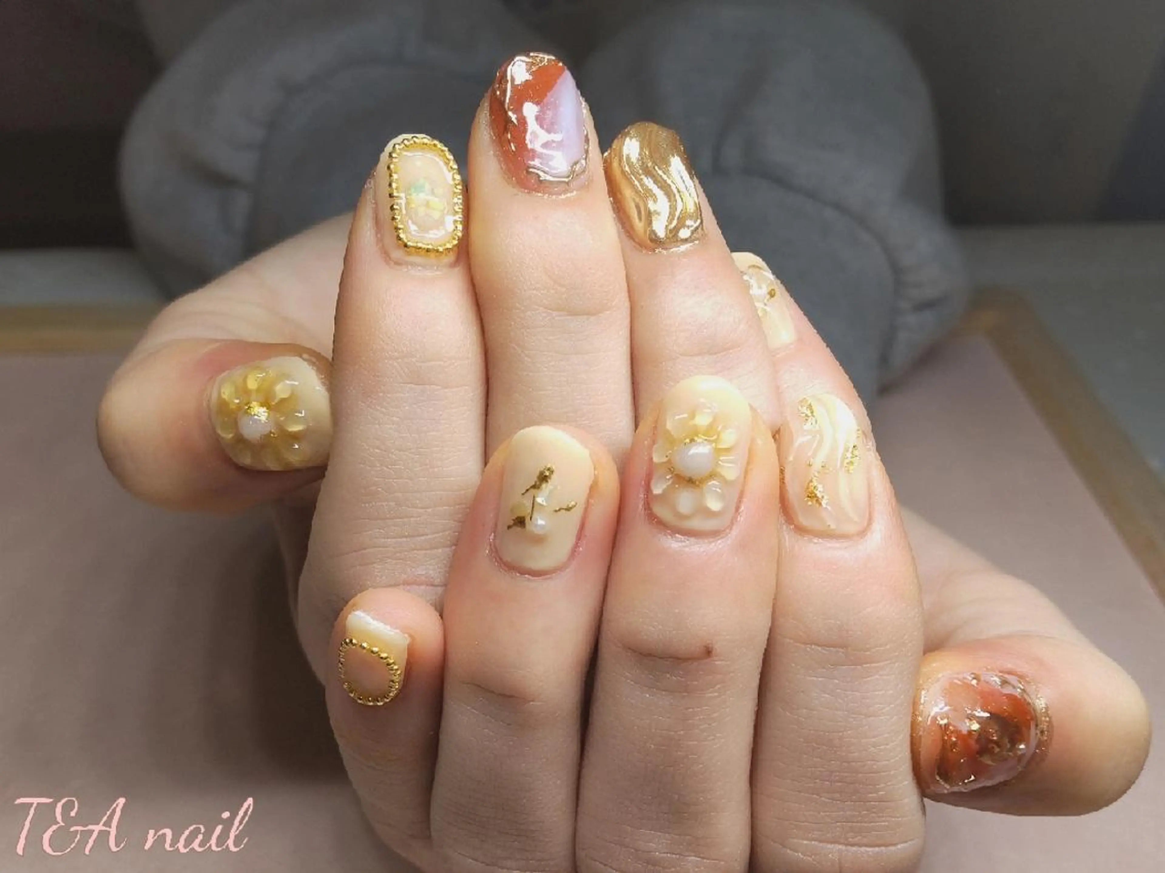 ミディアム ネイル ジェルネイル ミラーネイル ニュアンスネイル スカルプネイル ハンドネイル T&A nailのネイルデザイン