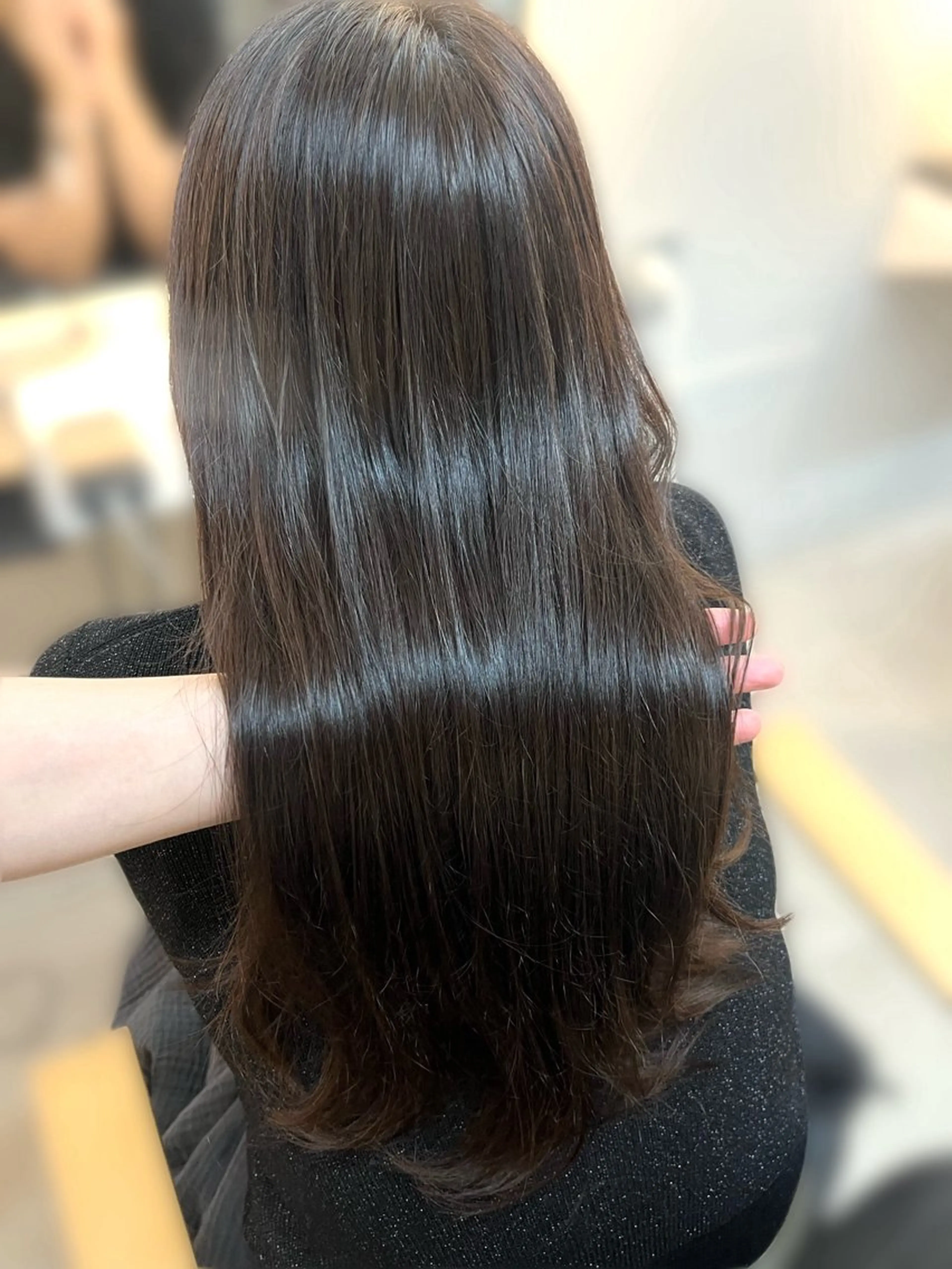 ロング 縮毛矯正 トリートメント H by shiomi H所属・塩津 百華のヘアスタイル