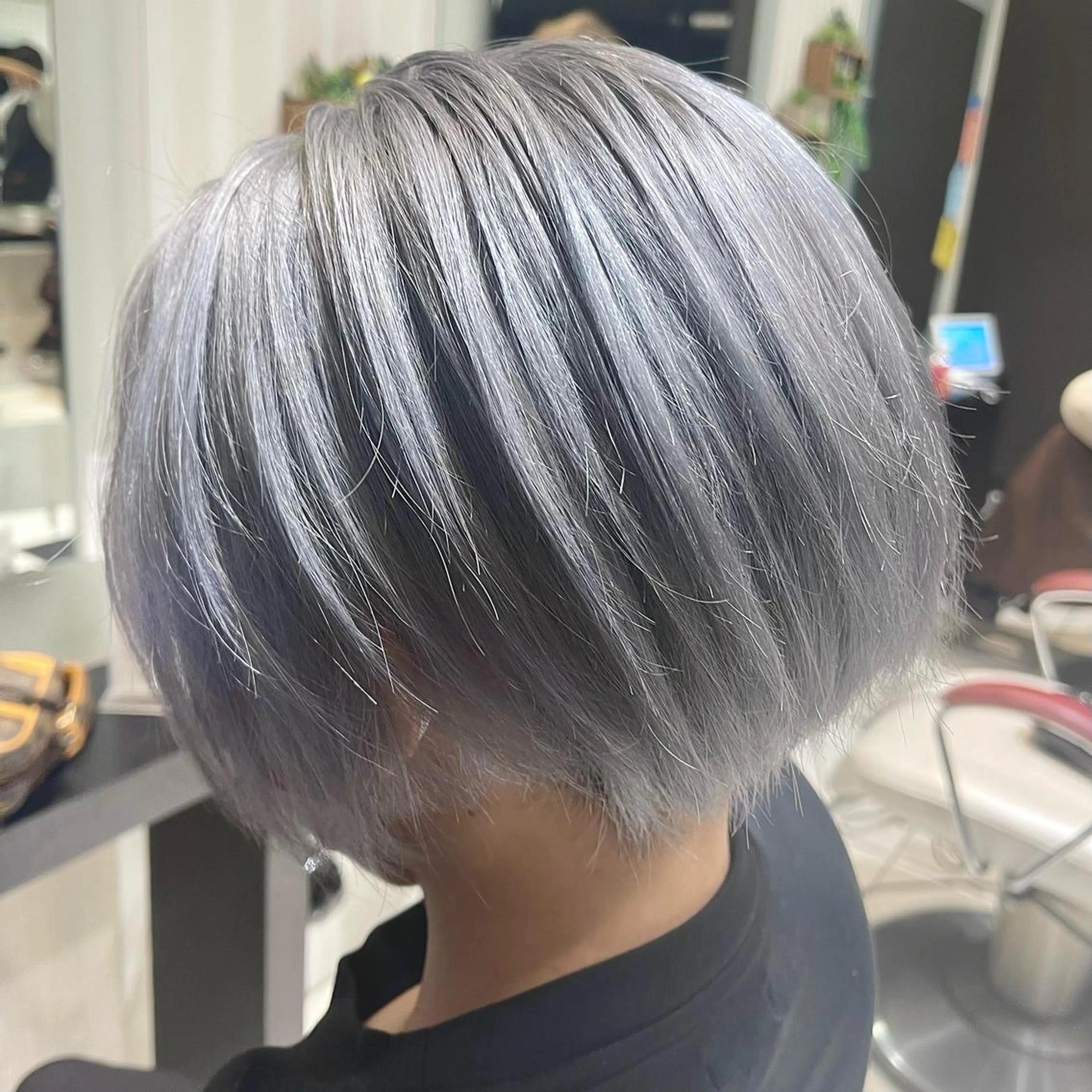 ショート カラー 透明感カラー ハイトーンカラー シルバー ヘアカラー トリートメント 🫧🧸カラーリスト 🫧MIO🧸🫧のヘアスタイル