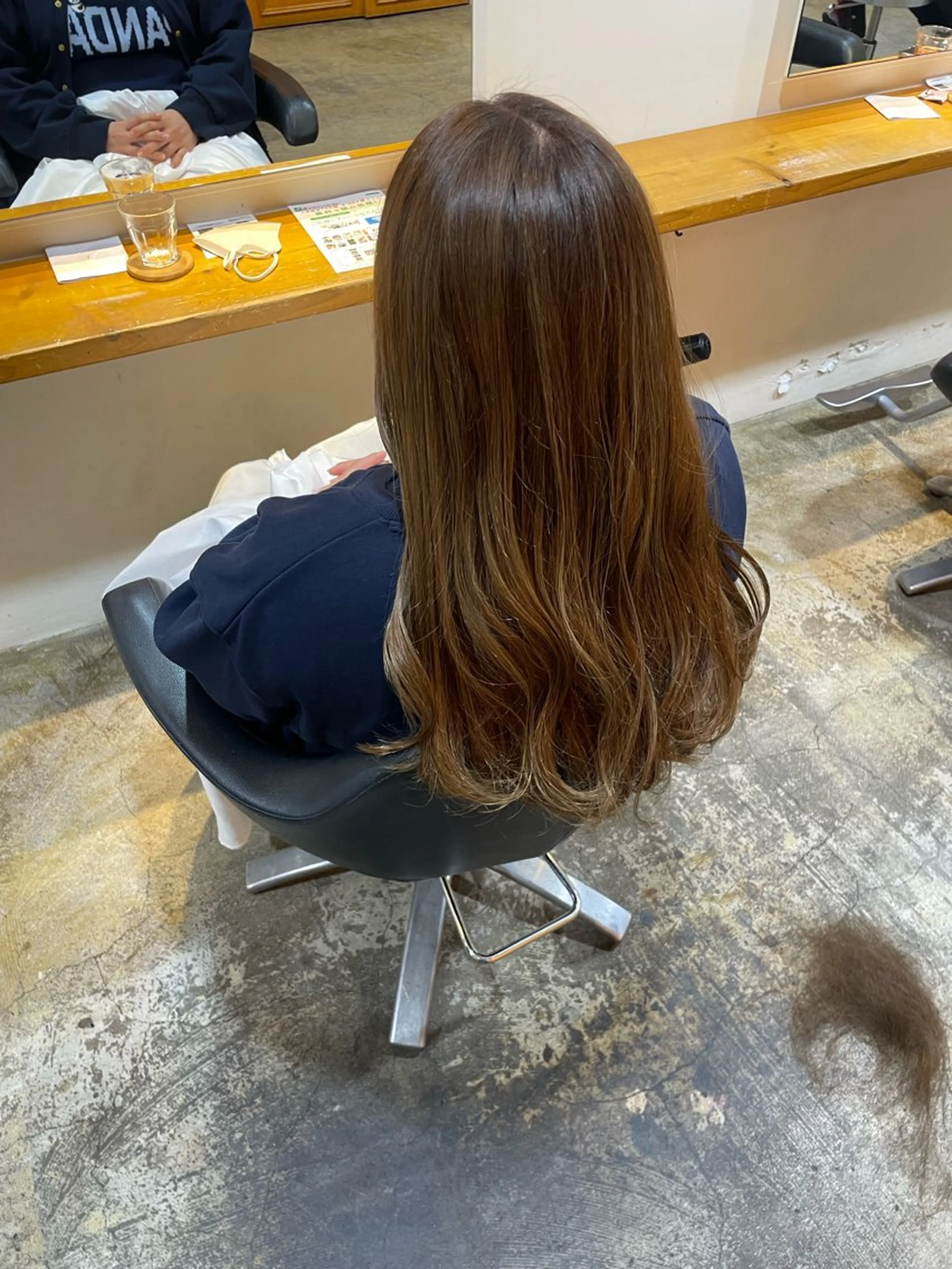 ロング カラー ベージュカラー ブリーチ ミルクティーベージュ ブリーチなしカラー ヘアカラー トリートメント MIOベージュカラー 柔らかいカラーのヘアスタイル