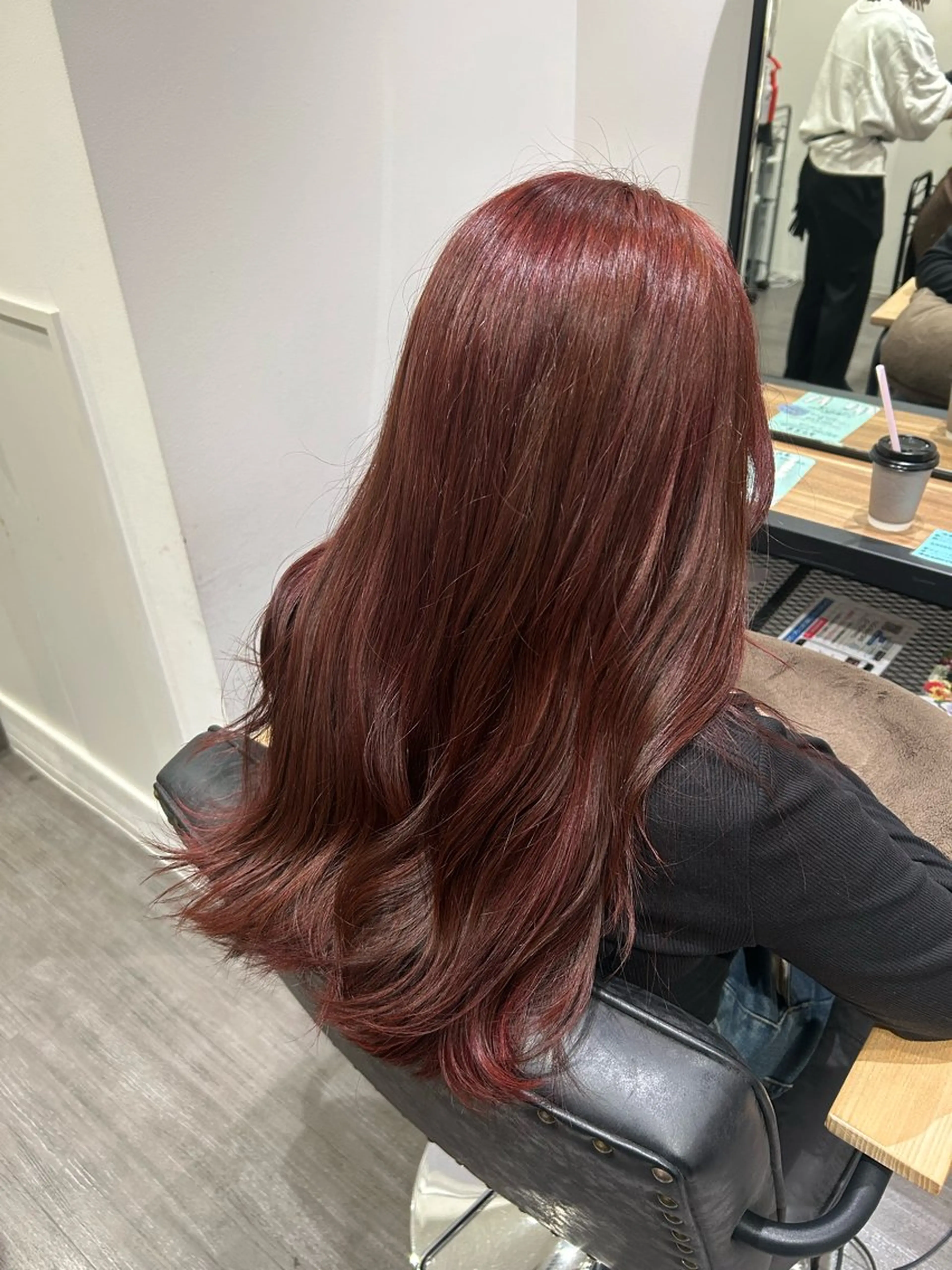 ロング カラー ヘアアレンジ カシス レッドカラー 卒業式のヘアスタイル ヘアカラー トリートメント cocotte 💟草間紫音💟のヘアスタイル