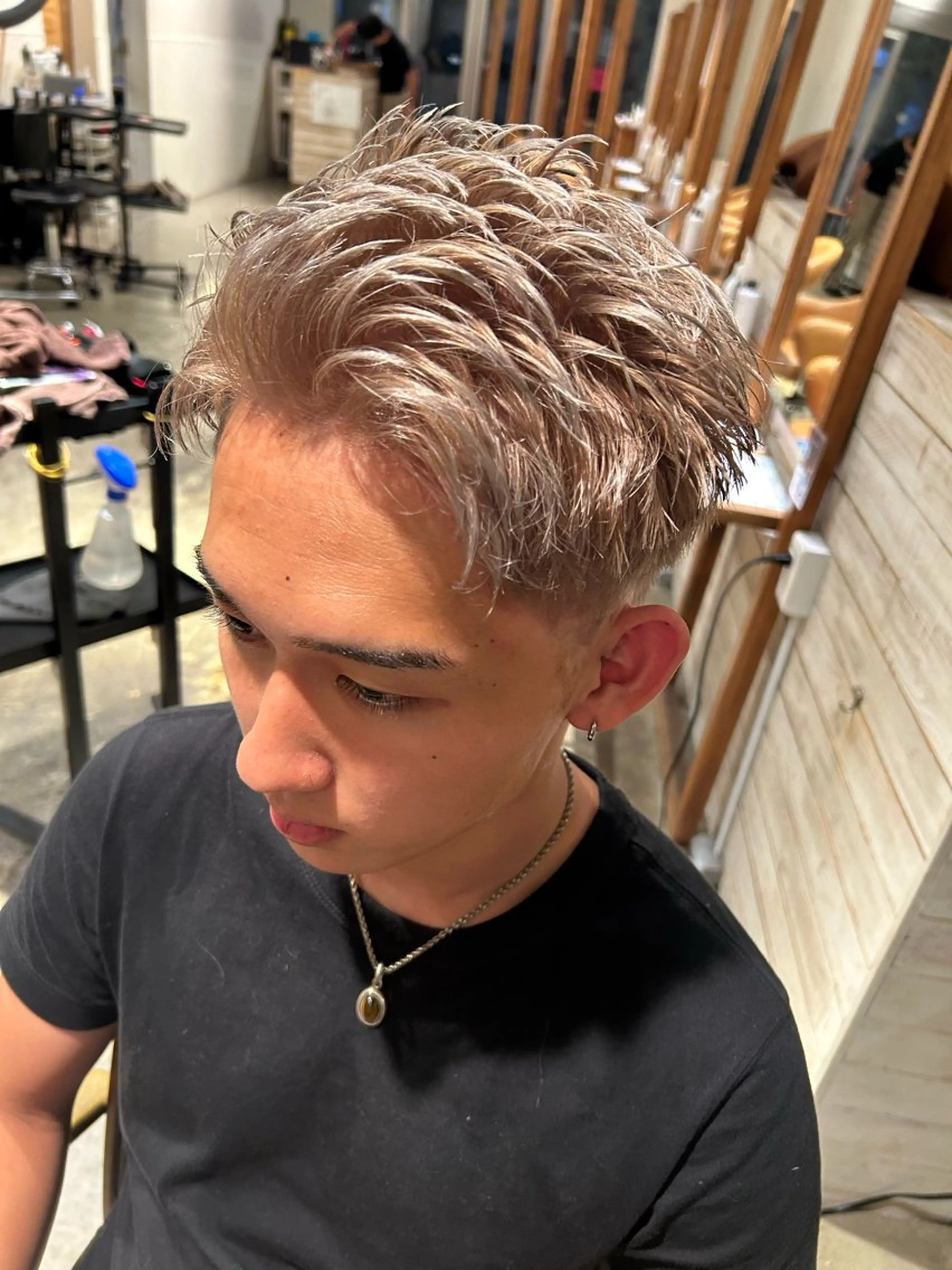 ショート カラー ベージュカラー ミルクティーベージュ ショートヘア カット パーマ 塚内 将哉のヘアスタイル