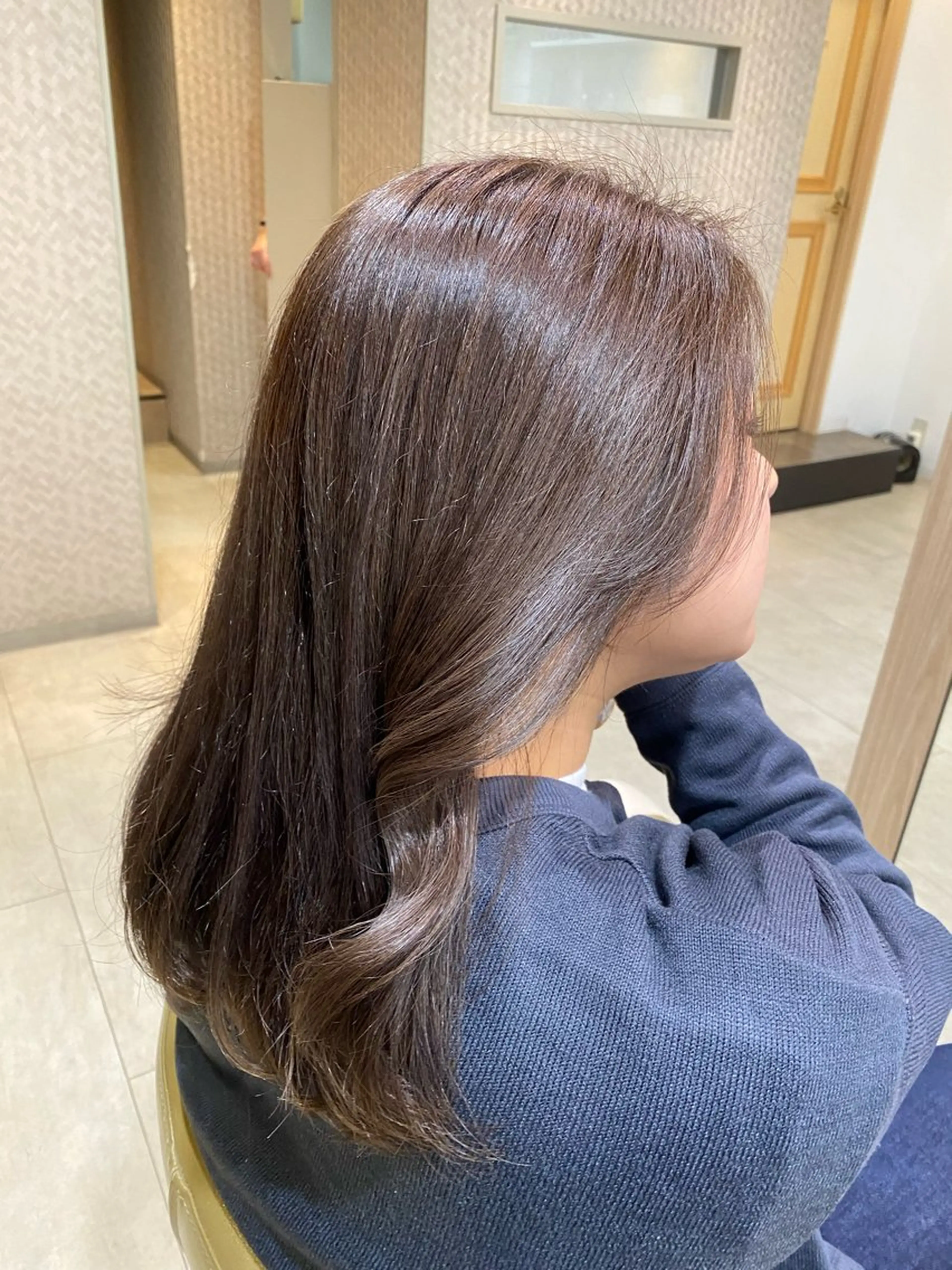 ロング カラー ブリーチ グレージュ アイスグレージュ ブリーチなしカラー 松本 絢乃のヘアスタイル